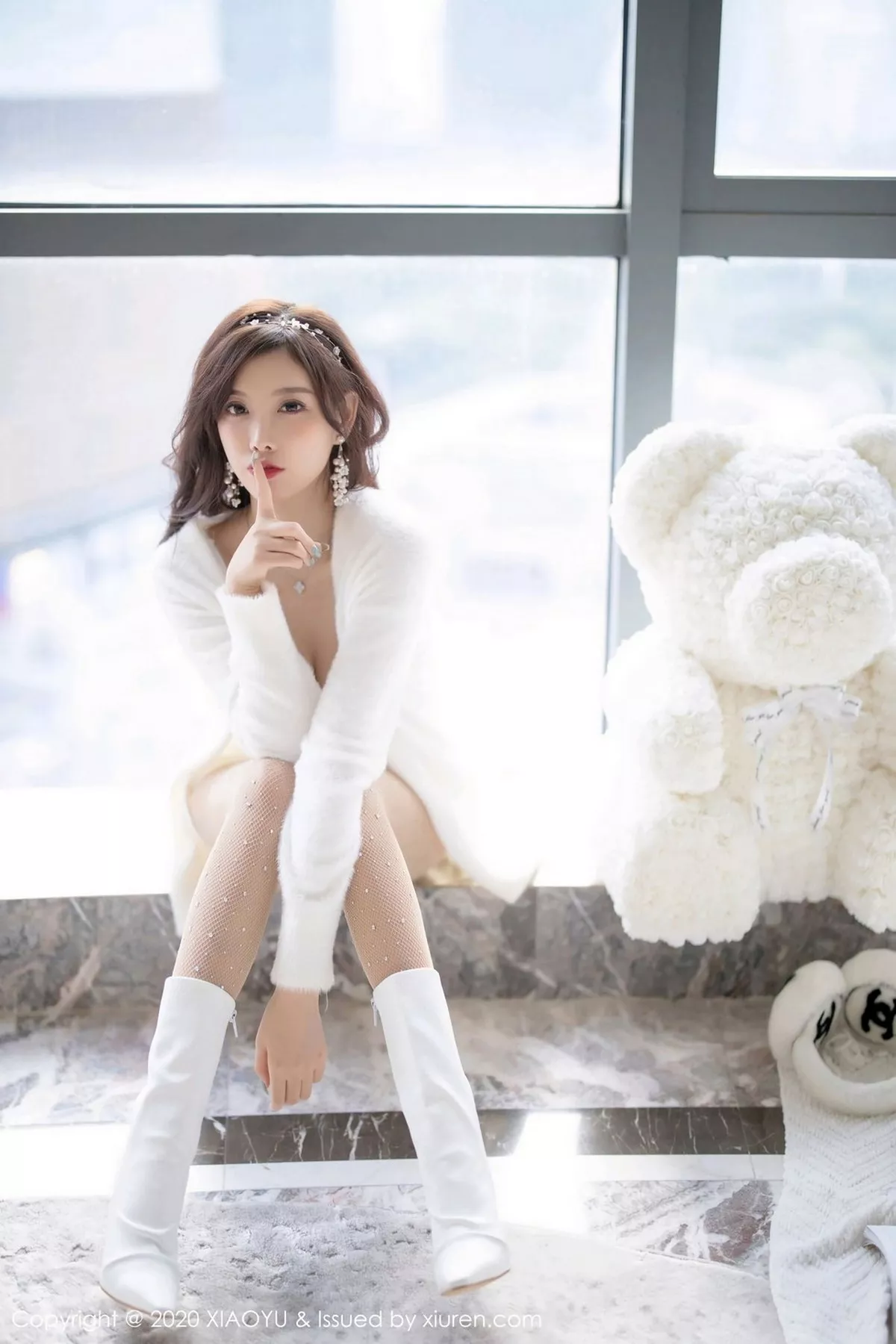 秀人集.com_[XiaoYu画语界]Vol.437_女神杨晨晨sugar圣诞主题白色绒毛内衣配白丝网袜诱惑写真74P