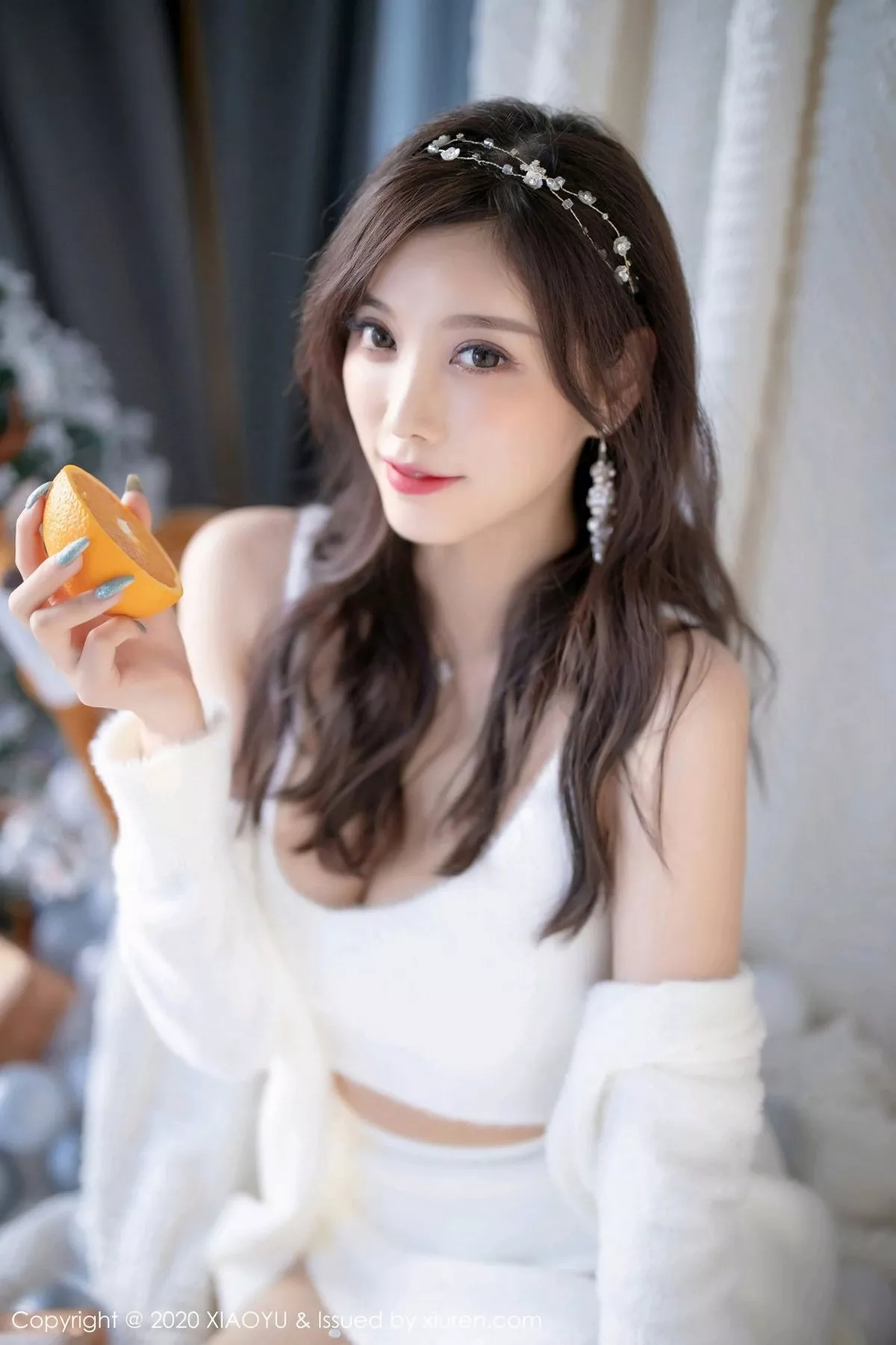 秀人集.com_[XiaoYu画语界]Vol.437_女神杨晨晨sugar圣诞主题白色绒毛内衣配白丝网袜诱惑写真74P