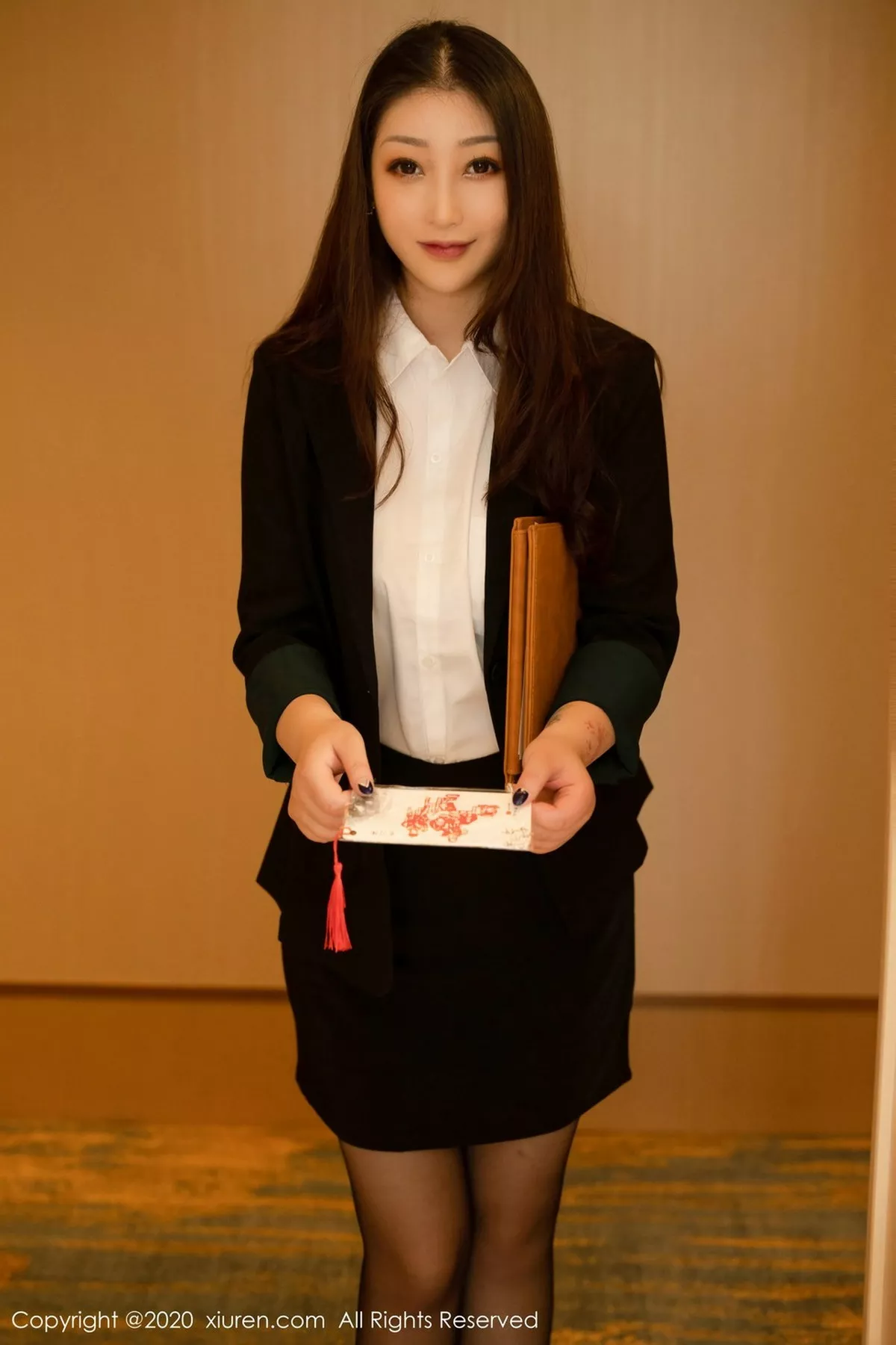 秀人集.com_[XiuRen秀人网]No.2937_女神妲己_Toxic私房褪去黑色职场制服露白嫩豪乳撩人诱惑写真58P