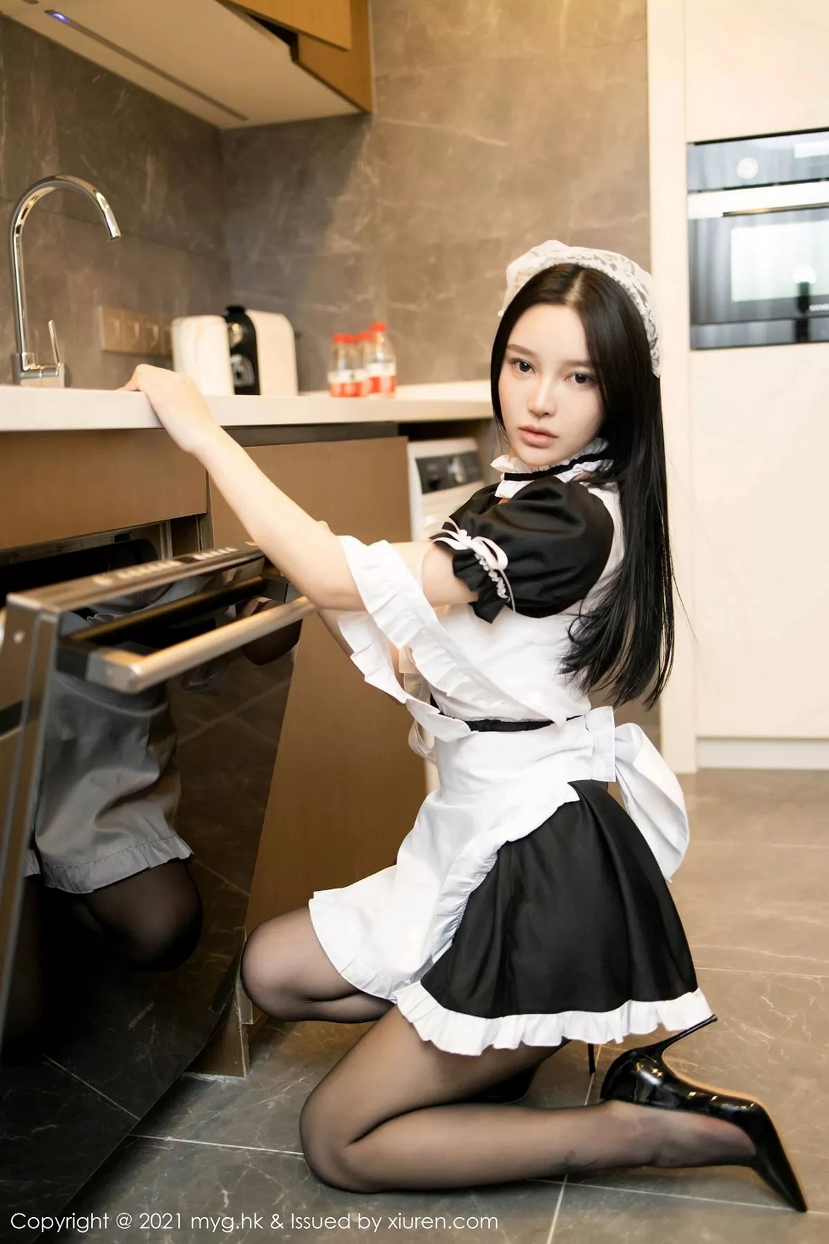 秀人集.com_[MyGirl美媛馆]Vol.479_女神唐琪儿黑白经典女仆装配超薄黑丝裤袜秀翘臀诱惑写真54P