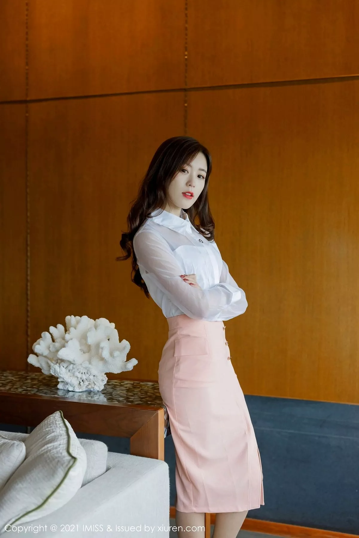 秀人集.com_[IMISS爱蜜社]Vol.544_嫩模杨紫嫣Cynthia经典白衬衣配粉色短裙秀丝袜美腿诱惑写真62P