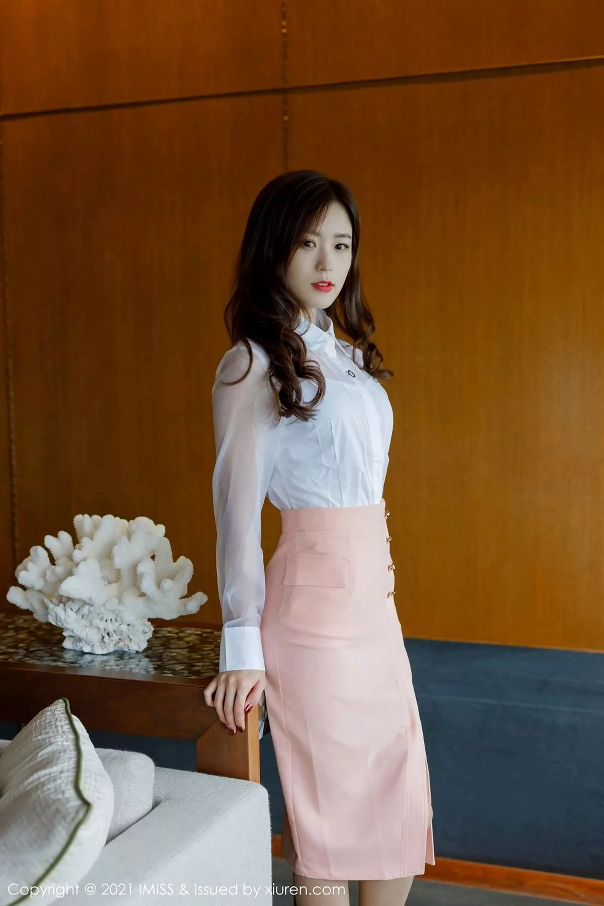秀人集.com_[IMISS爱蜜社]Vol.544_嫩模杨紫嫣Cynthia经典白衬衣配粉色短裙秀丝袜美腿诱惑写真62P