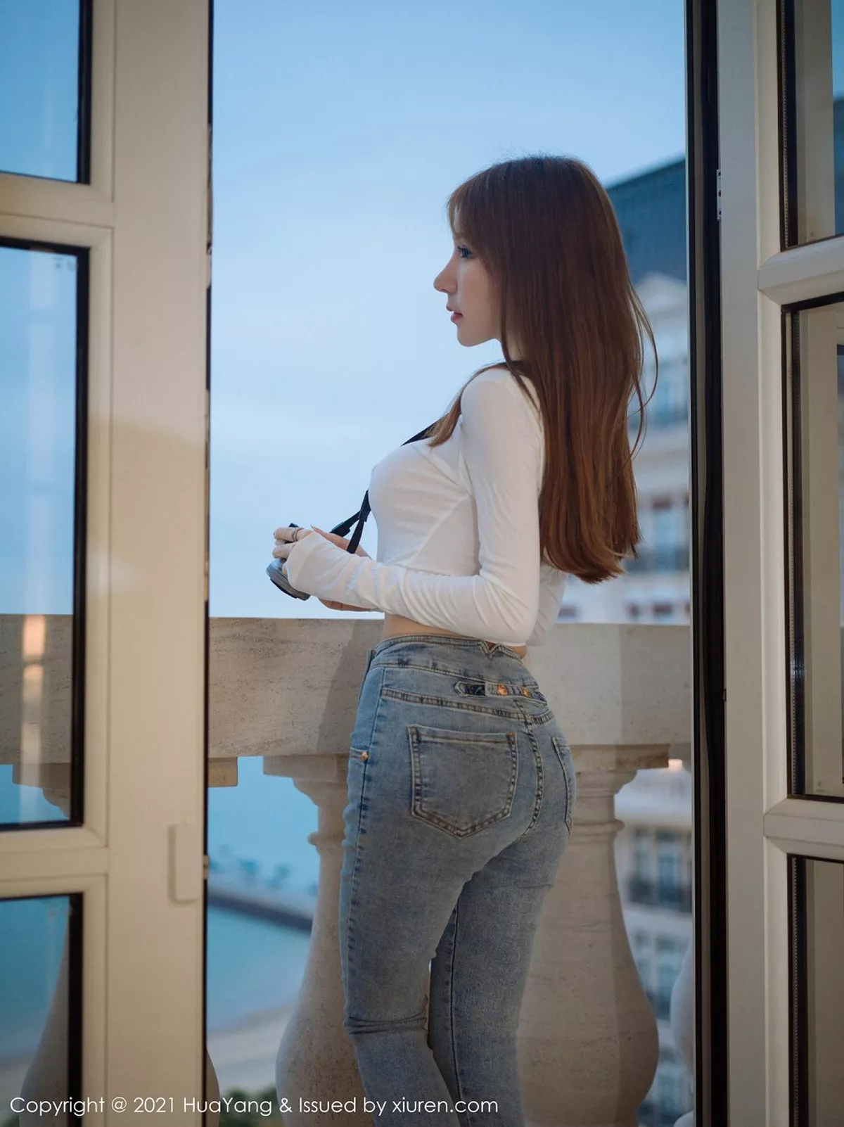 秀人集.com_[HuaYang花漾]Vol.357_女神周于希Sandy厦门旅拍薄透白色T真空激凸撩人诱惑写真71P