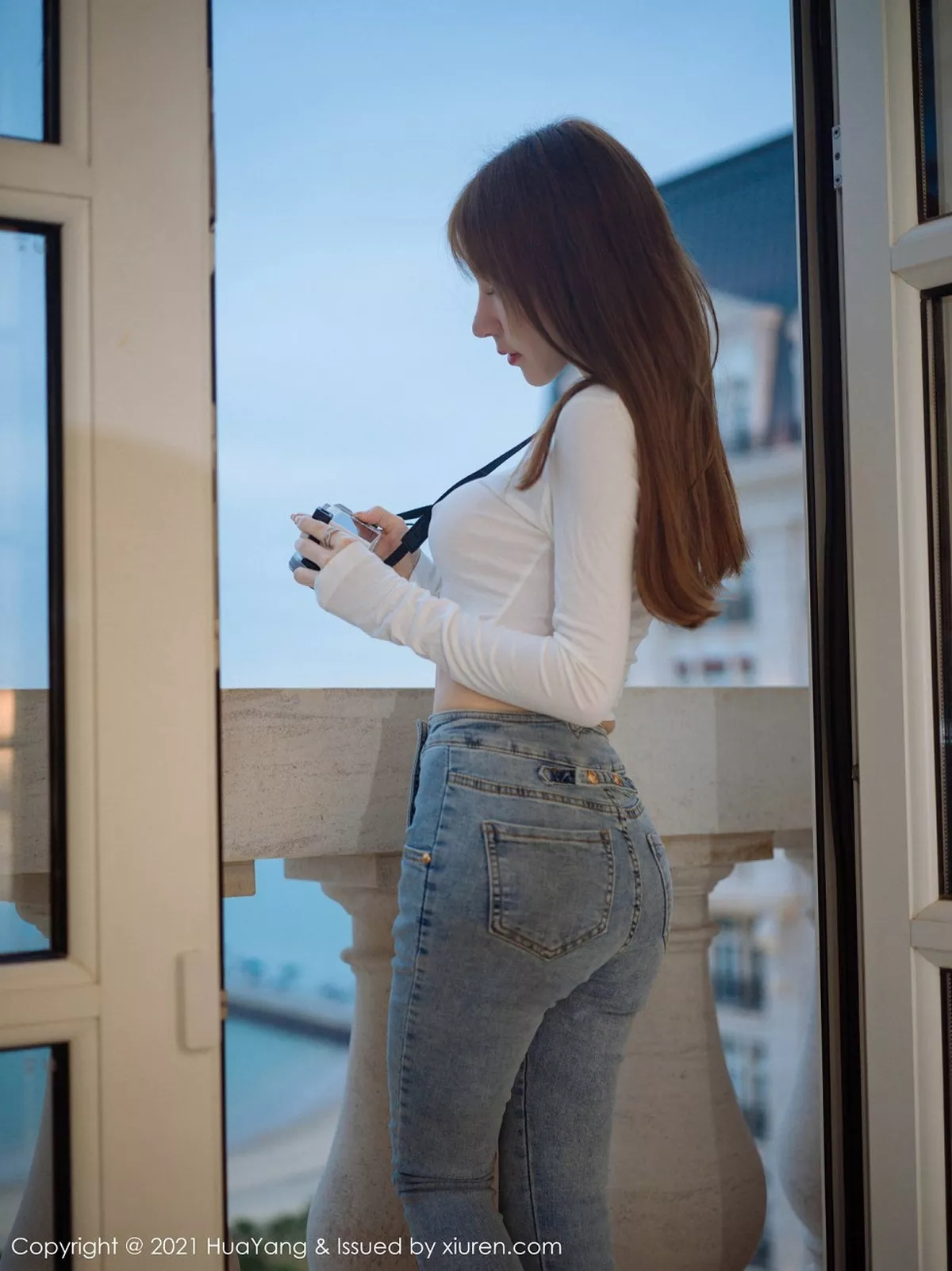 秀人集.com_[HuaYang花漾]Vol.357_女神周于希Sandy厦门旅拍薄透白色T真空激凸撩人诱惑写真71P