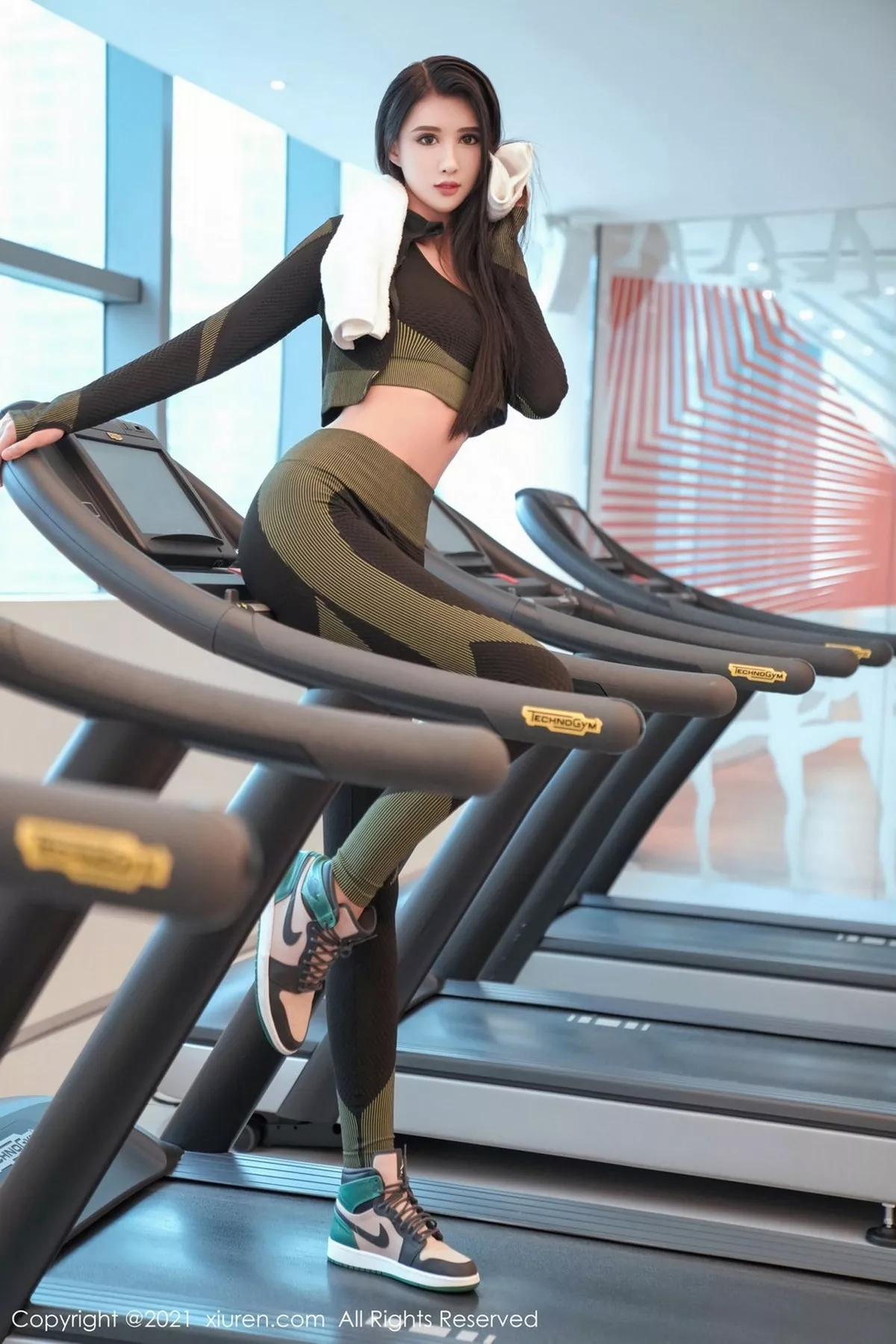 秀人集.com_[XiuRen秀人网]No.3040_嫩模葛征江浙沪旅拍健身房主题紧身运动装秀完美曲线性感写真56P