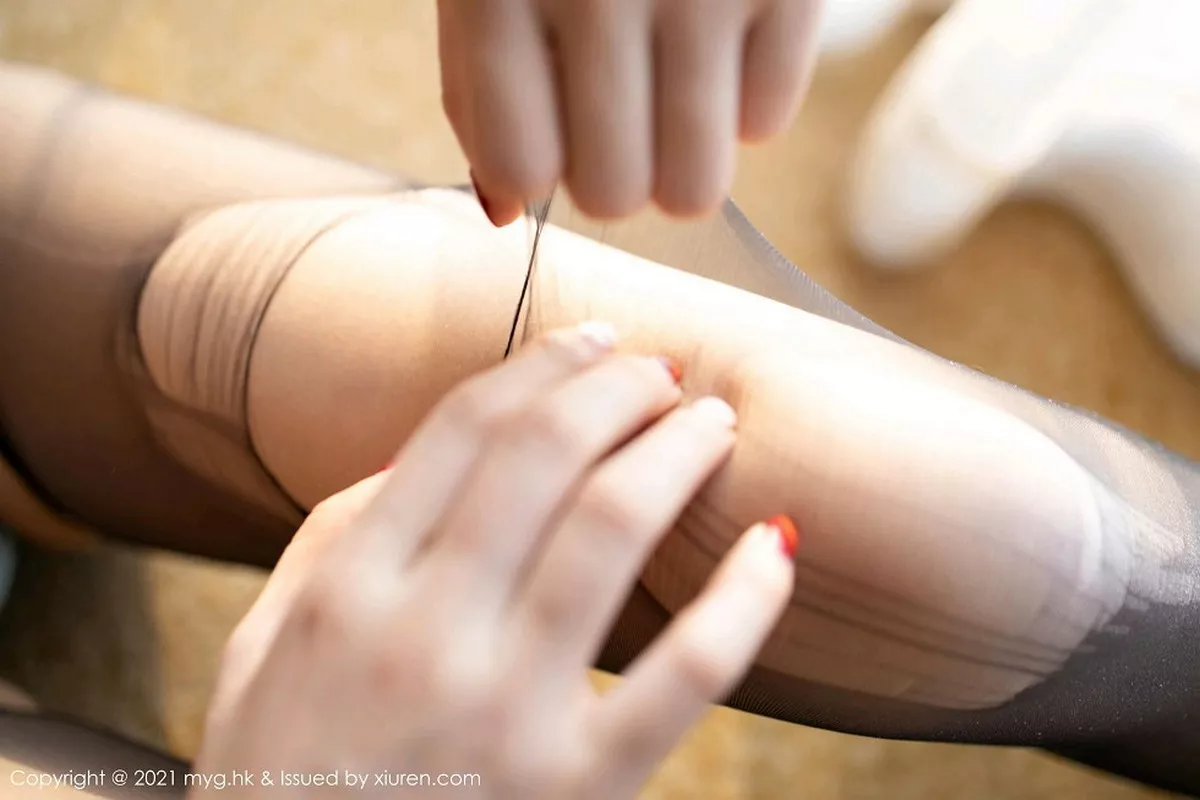 秀人集.com_[MyGirl美媛馆]Vol.484_女神Carina梦绮私房半脱露性感内衣配开档黑丝裤袜诱惑写真82P