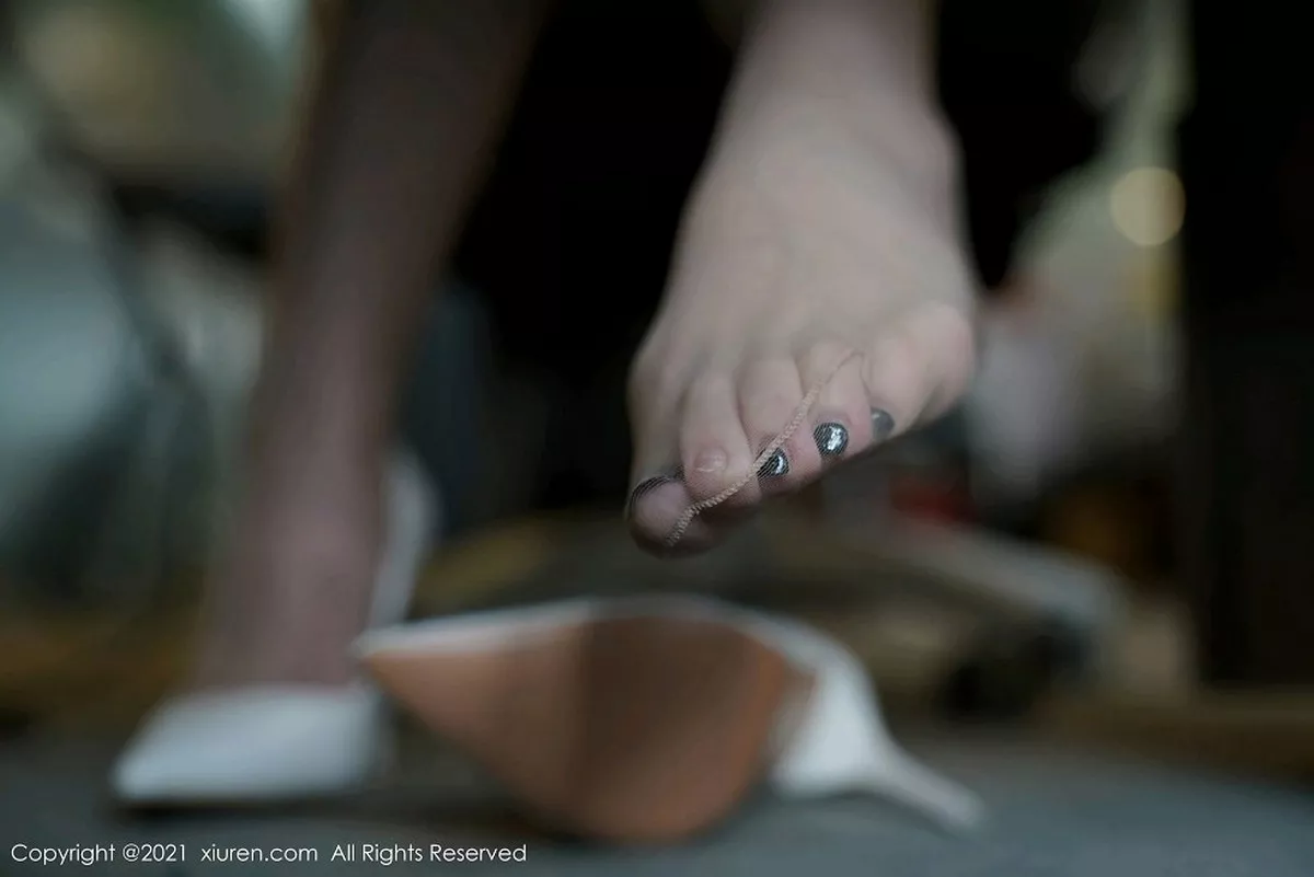 秀人集.com_[XiuRen秀人网]No.3046_女神周于希Sandy办公室前台主题粉色短裙下薄透肉丝诱惑写真100P