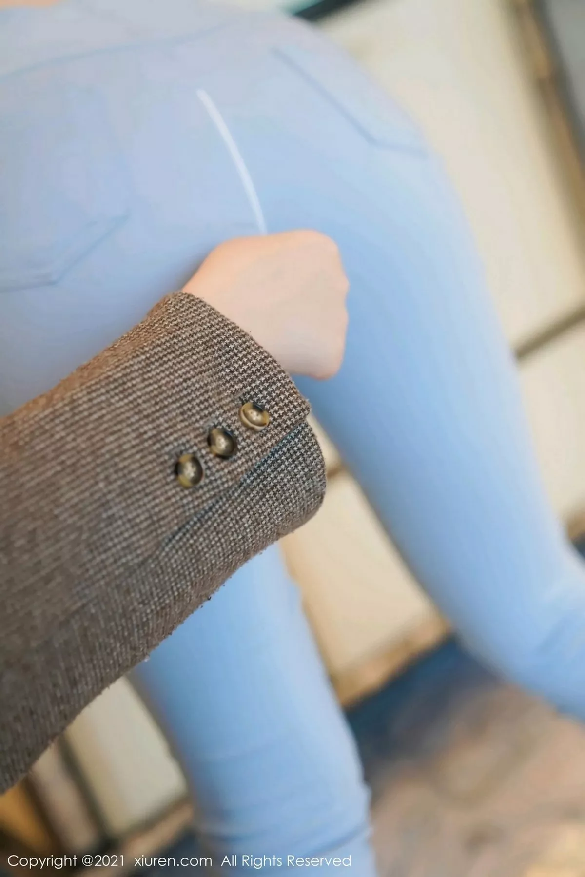 秀人集.com_[XiuRen秀人网]No.3055_女神糯美子Mini澳门旅拍拉链式紧身牛仔裤露丁字裤秀翘臀诱惑写真43P