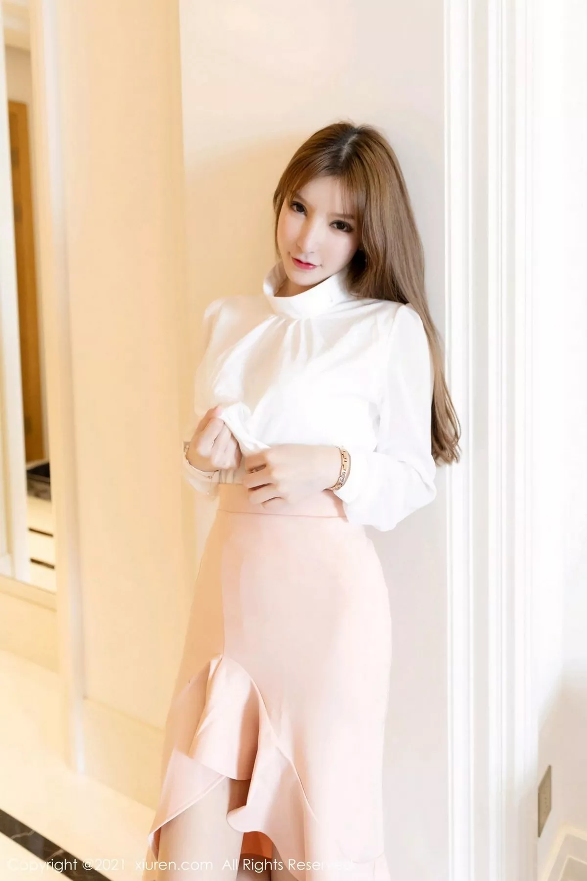 秀人集.com_[XiuRen秀人网]No.3063_女神周于希Sandy厦门旅拍剧情人妻主题半脱露火辣身材诱惑写真122P