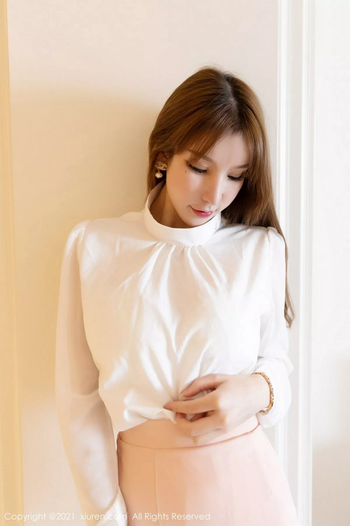 秀人集.com_[XiuRen秀人网]No.3063_女神周于希Sandy厦门旅拍剧情人妻主题半脱露火辣身材诱惑写真122P