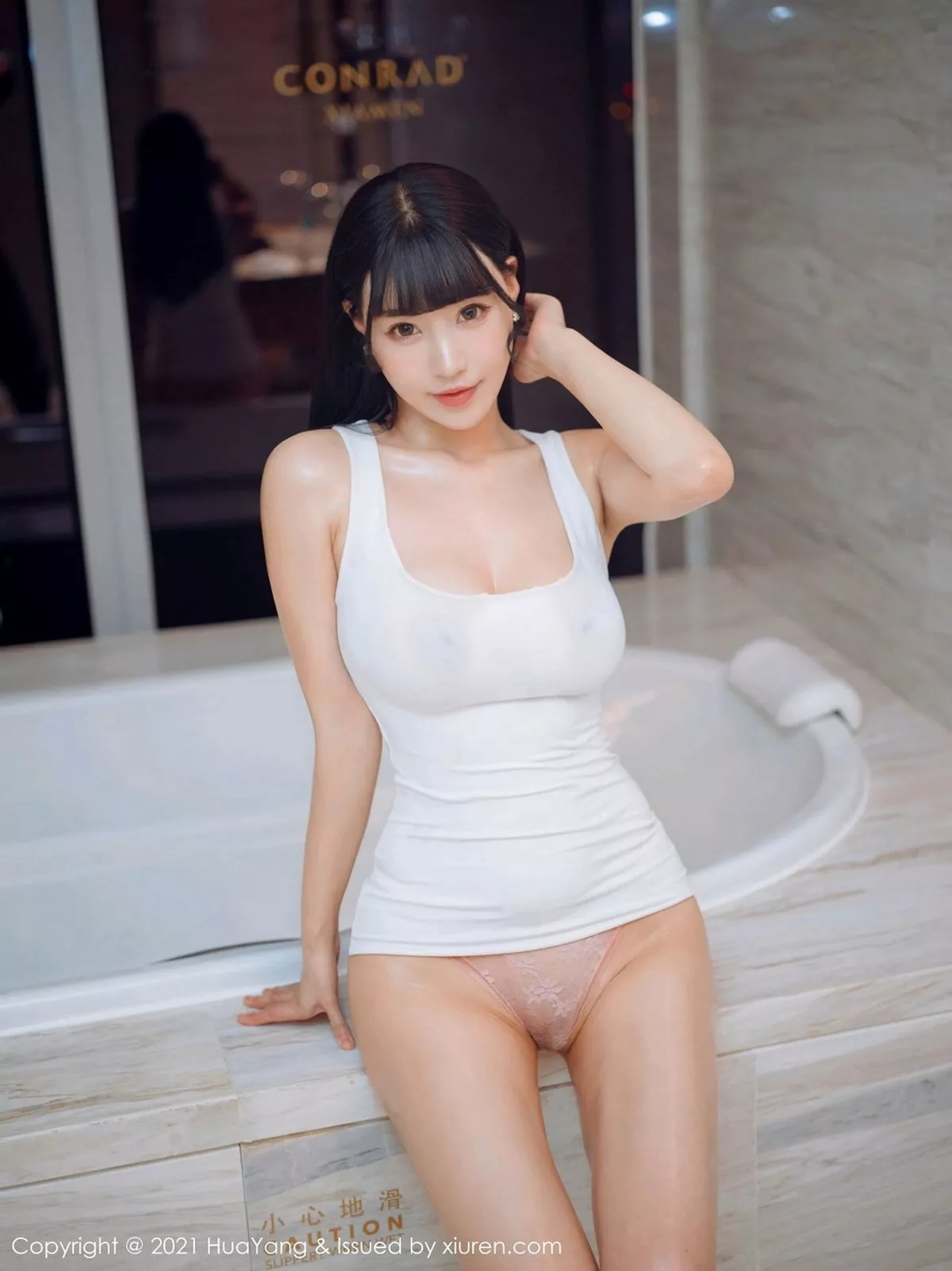 秀人集.com_[HuaYang花漾]Vol.360_女神朱可儿Flower厦门旅拍白色低胸服饰秀凹凸惹火身材诱惑写真63P