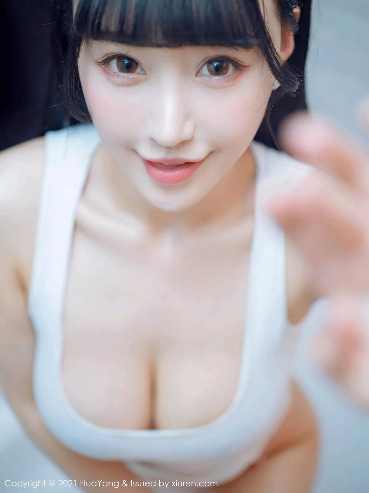 秀人集.com_[HuaYang花漾]Vol.360_女神朱可儿Flower厦门旅拍白色低胸服饰秀凹凸惹火身材诱惑写真63P