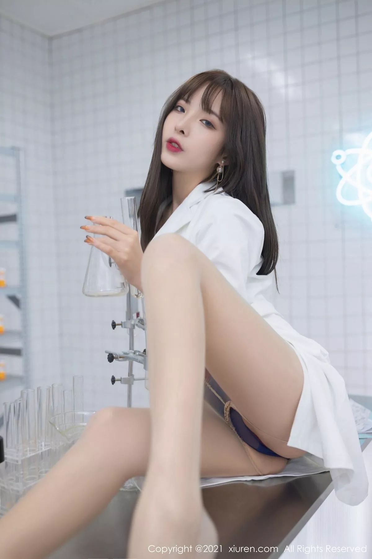 秀人集.com_[XiuRen秀人网]No.3079_嫩模陈小喵三亚旅拍实验室试药主题白大褂下开档肉丝裤袜诱惑写真71P