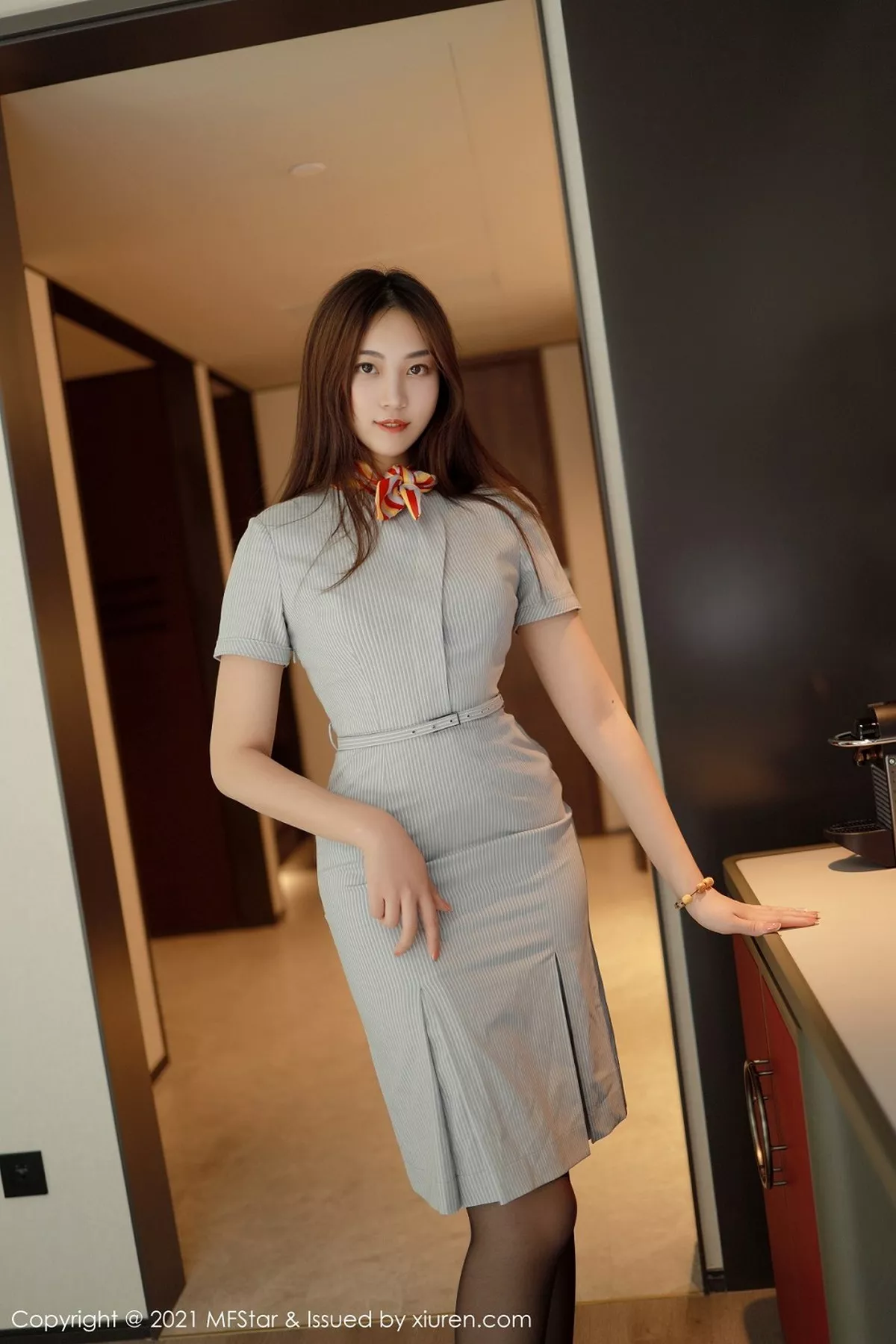 秀人集.com_[MFStar模范学院]Vol.454_嫩模郑颖姗三亚旅拍脱性感职业装露蕾丝吊袜撩人诱惑写真34P