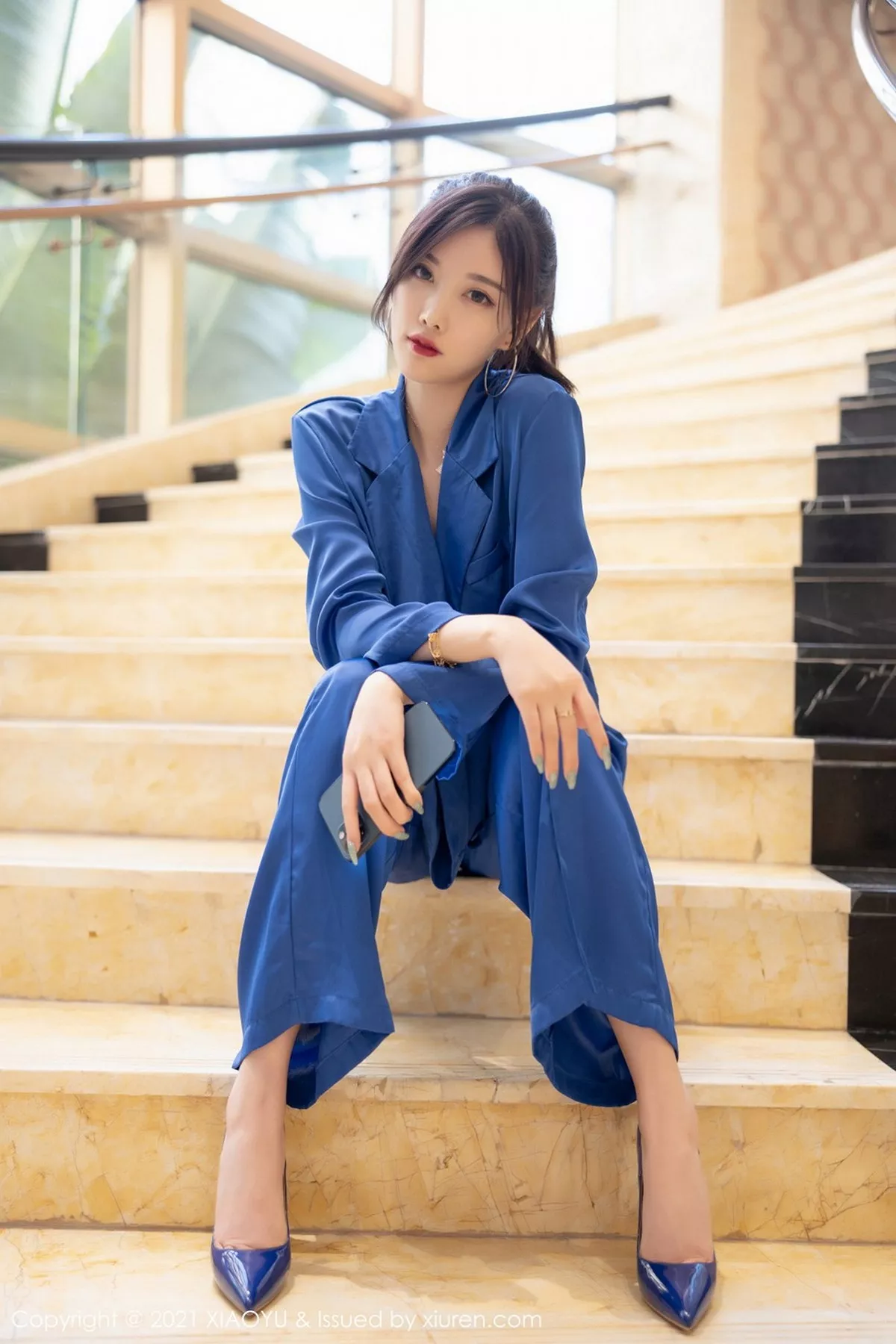 秀人集.com_[XiaoYu画语界]Vol.467_女神杨晨晨sugar私房旅拍蓝色西装下丝质吊带配蕾丝内裤诱惑写真98P