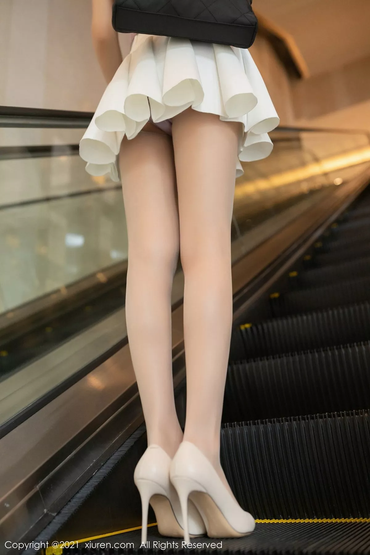 秀人集.com_[XiuRen秀人网]No.3090_嫩模唐安琪星瑶尾随主题床上性感内衣配开档肉丝裤袜诱惑写真82P