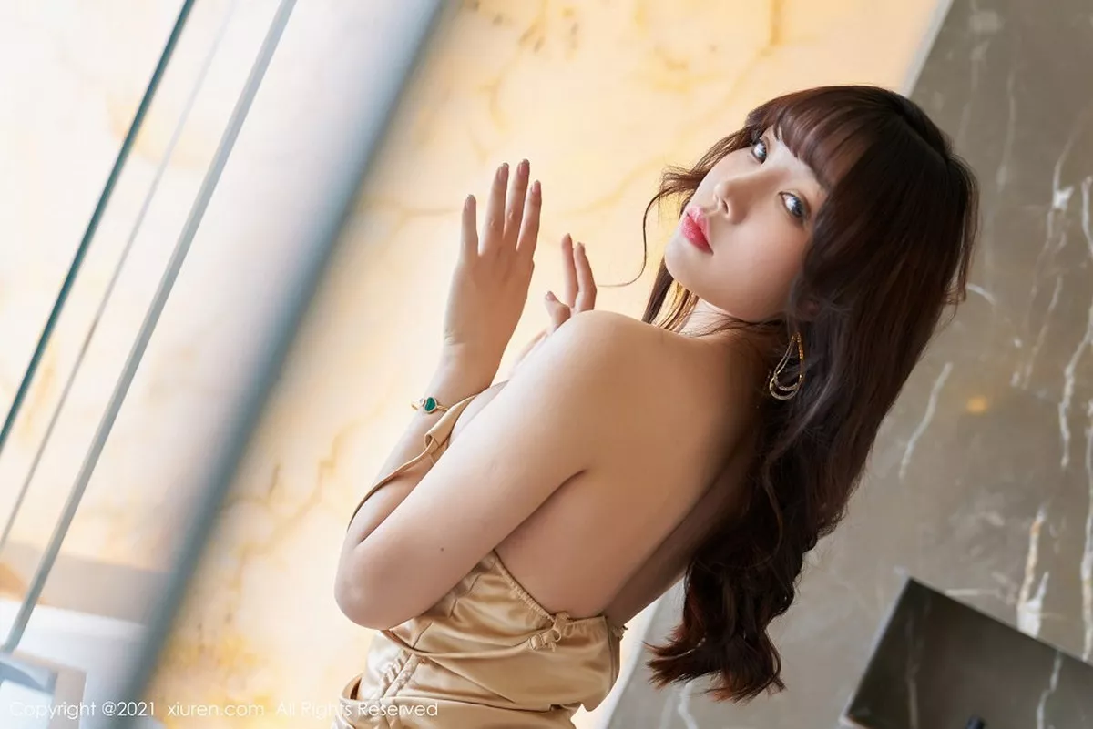 秀人集.com_[XiuRen秀人网]No.3089_女神芝芝Booty私房浴室香槟色吊裙配无内黑丝裤袜秀翘臀诱惑写真83P