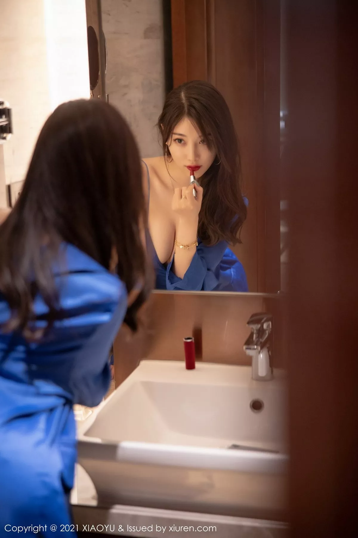 秀人集.com_[XiaoYu画语界]Vol.467_女神杨晨晨sugar私房旅拍蓝色西装下丝质吊带配蕾丝内裤诱惑写真98P