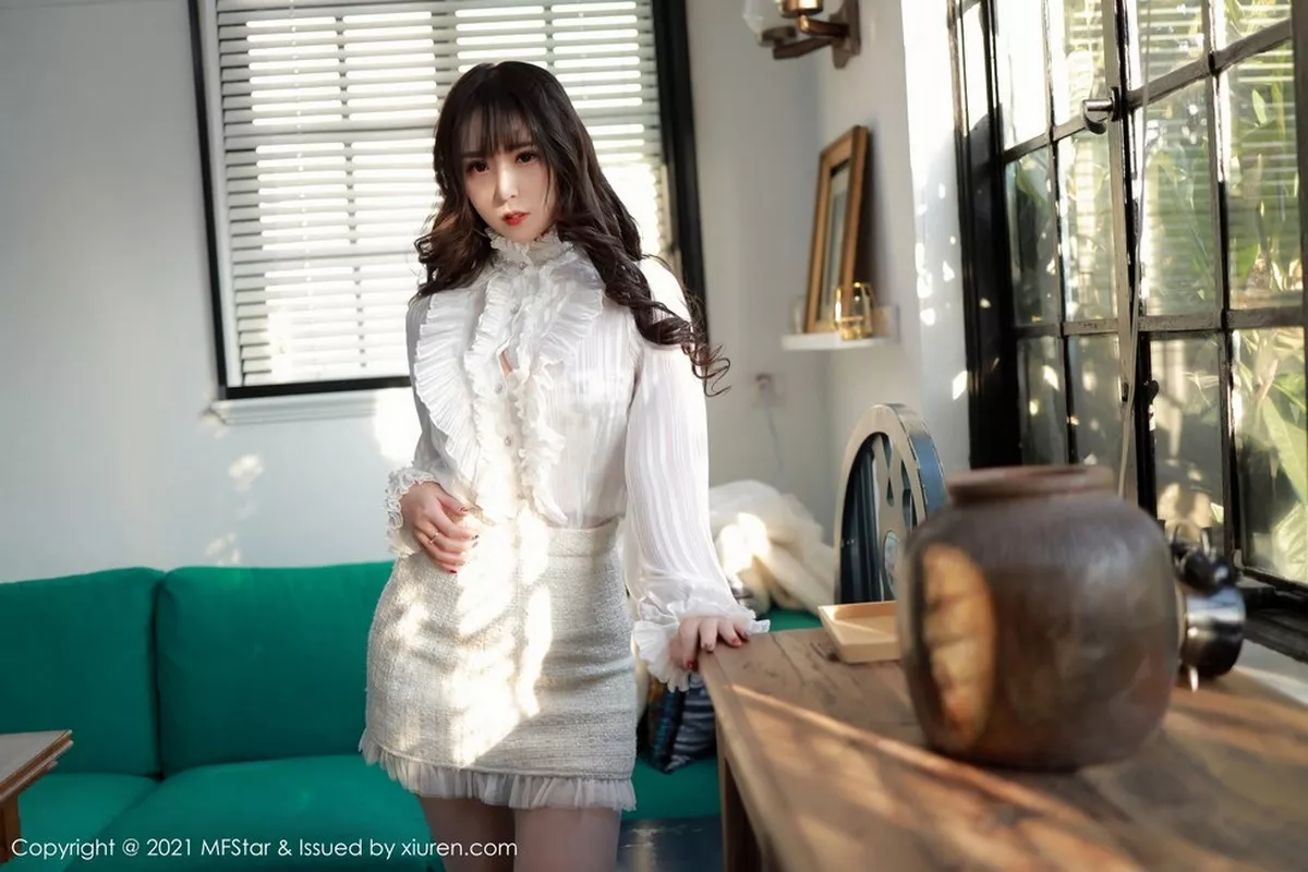 秀人集.com_[MFStar模范学院]Vol.442_嫩模小波多私房真空透视服饰配白色蕾丝袜完美诱惑写真49P