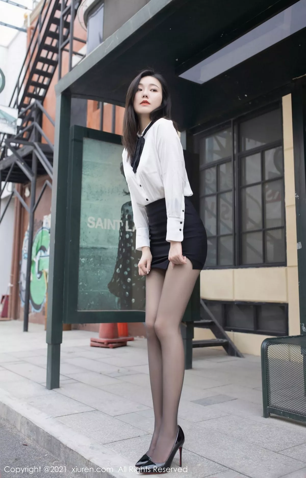 秀人集.com_[XiuRen秀人网]No.3020_嫩模安然Maleah末班大巴车主题开档黑丝裤袜秀翘臀美腿写真68P