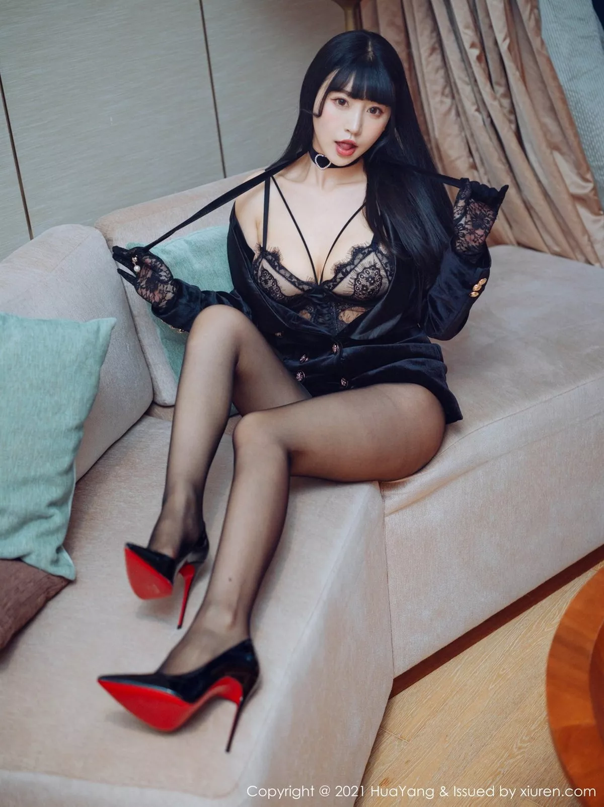 秀人集.com_[HuaYang花漾]Vol.355_女神朱可儿Flower厦门旅拍私房黑色蕾丝情趣内衣惹火诱惑写真51P