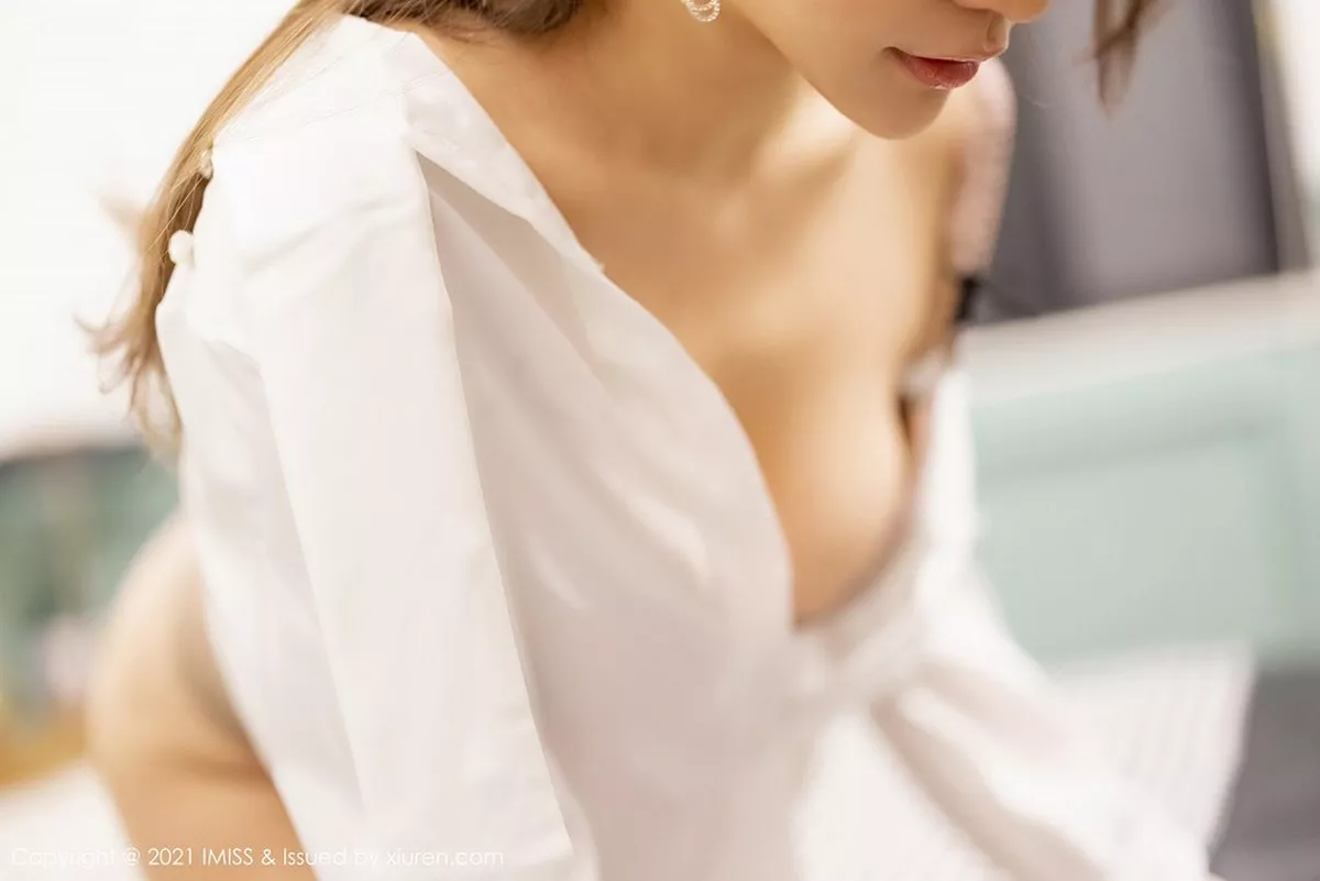 秀人集.com_[IMISS爱蜜社]Vol.550_女神小狐狸Kathryn脱白衬衫露性感蕾丝内衣秀完美身材诱惑写真74P