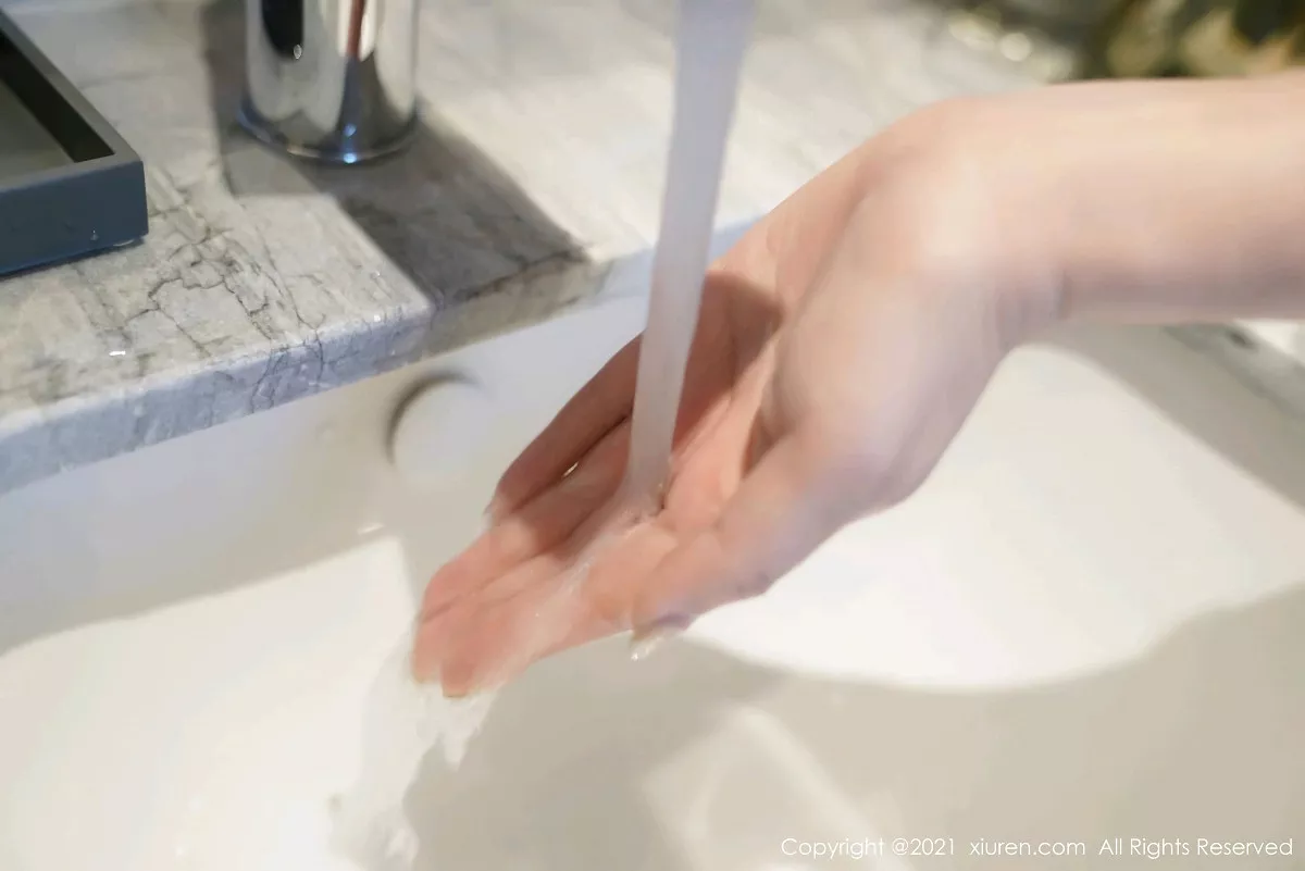 秀人集.com_[XiuRen秀人网]No.3147_女神凯竹黑色轻薄鳞片服饰配黑丝裤袜秀丰腴有致身材诱惑写真75P