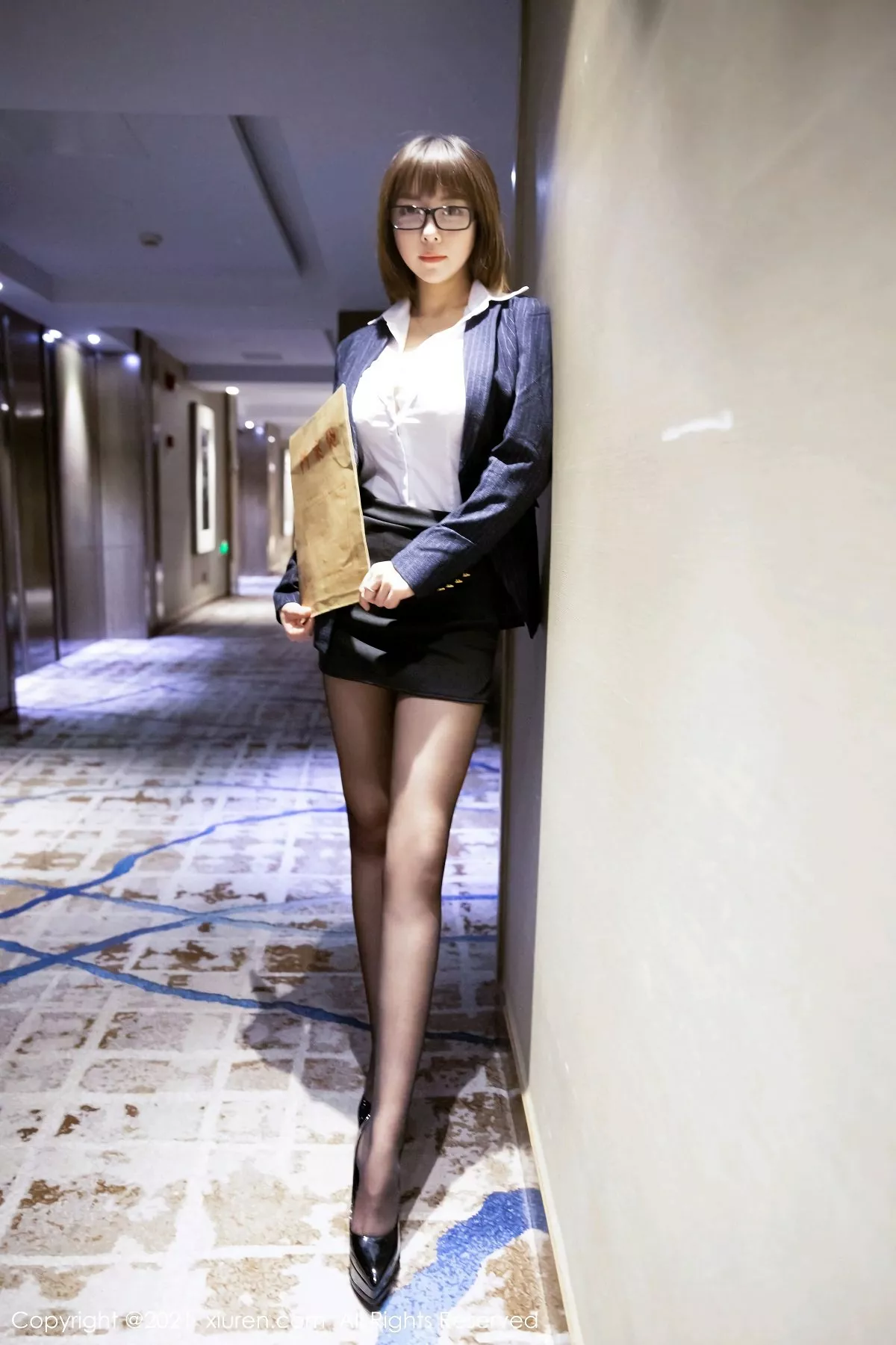 秀人集.com_[XiuRen秀人网]No.3151_嫩模大白兔吖私房性感白衬衣配黑短裙黑丝裤袜秀美腿诱惑写真40P