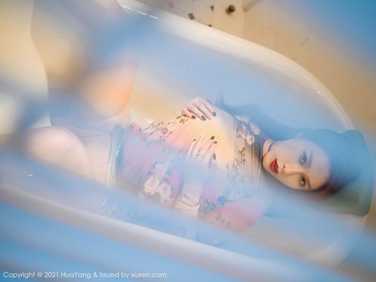 秀人集.com_[HuaYang花漾]Vol.370_女神Egg-尤妮丝厦门旅拍薄透服饰配开档肉丝秀豪乳翘臀诱惑写真51P