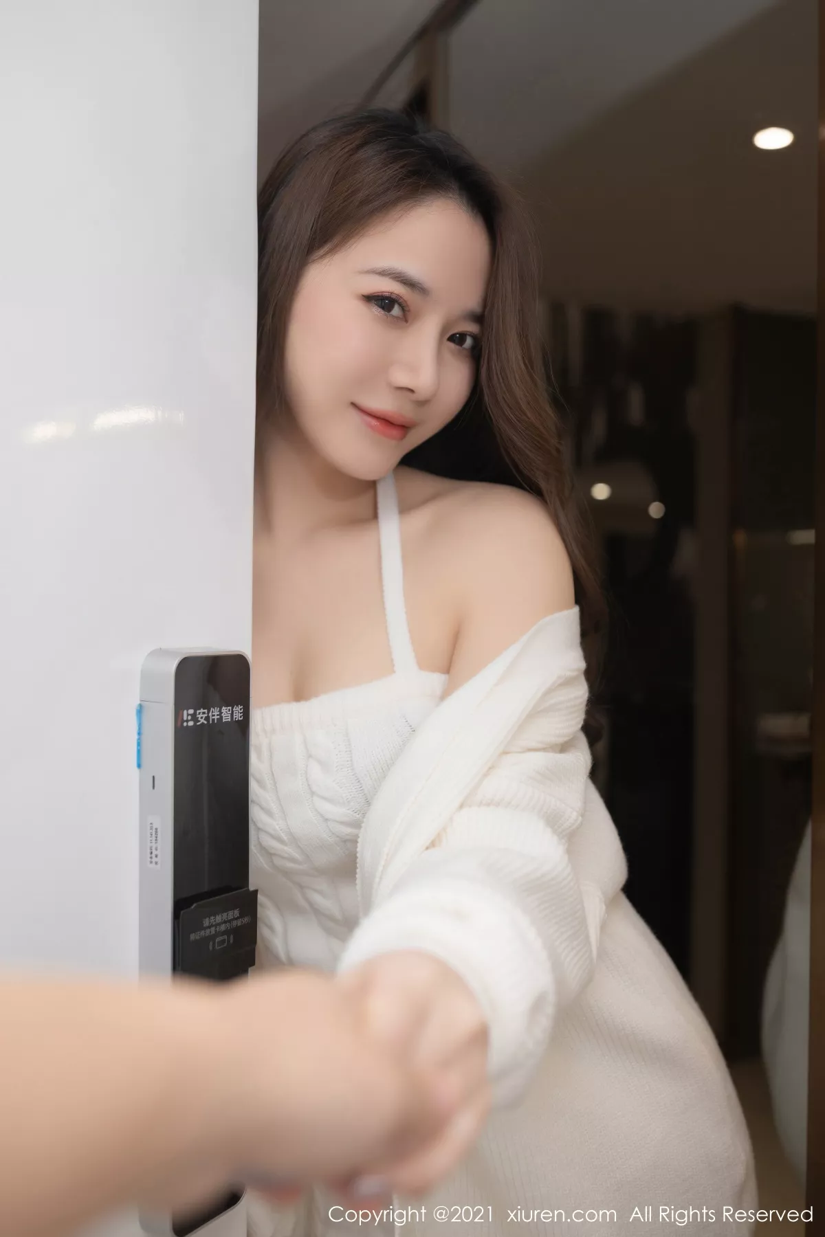 秀人集.com_[XiuRen秀人网]No.3171_嫩模鱼子酱Fish居家人妻主题白色吊带配开档肉丝裤袜诱惑写真72P