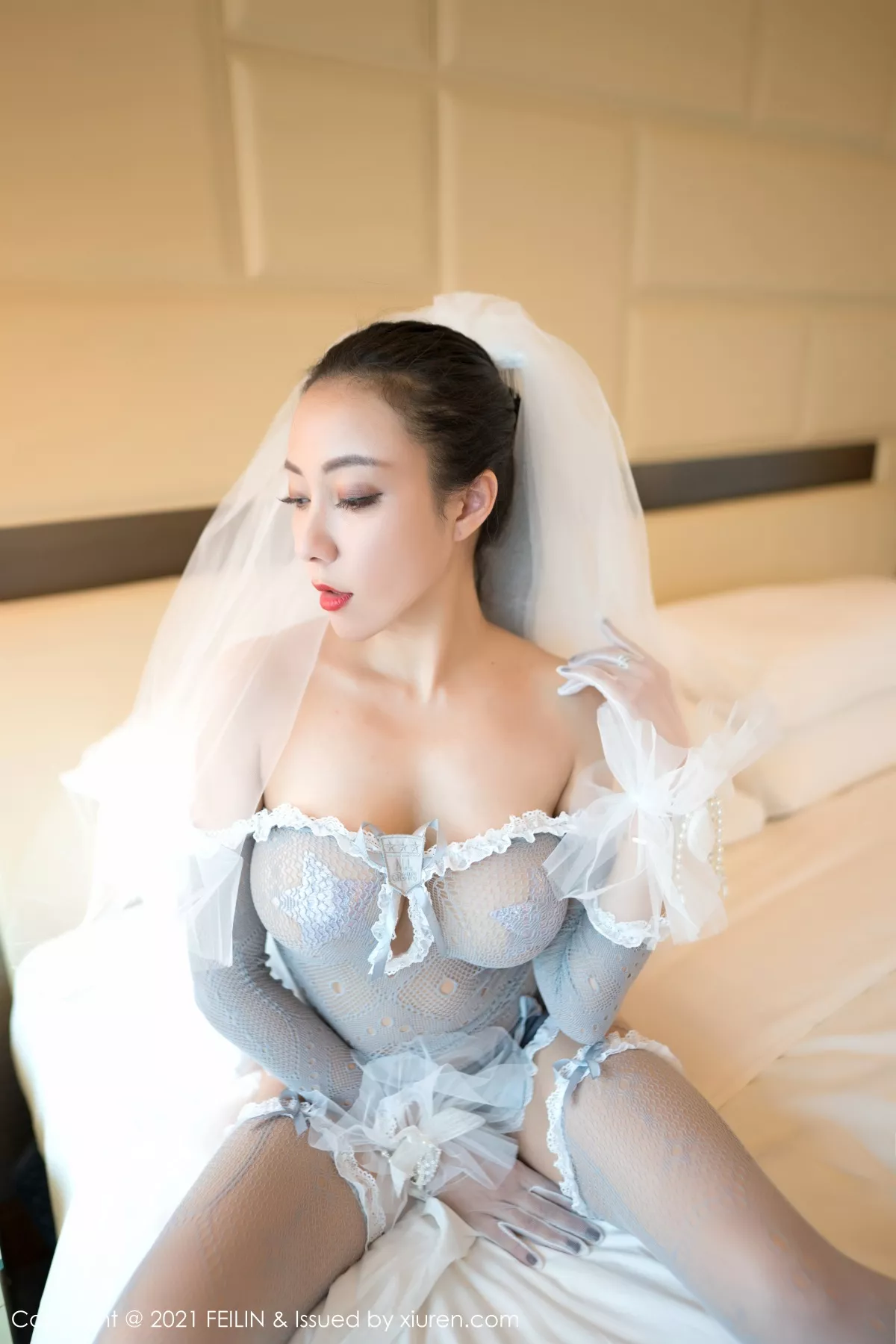 秀人集.com_[FeiLin嗲囡囡]VOL.378_御姐果儿Victoria精致镂空服饰+浴缸泡泡浴秀惹火身材诱惑写真40P