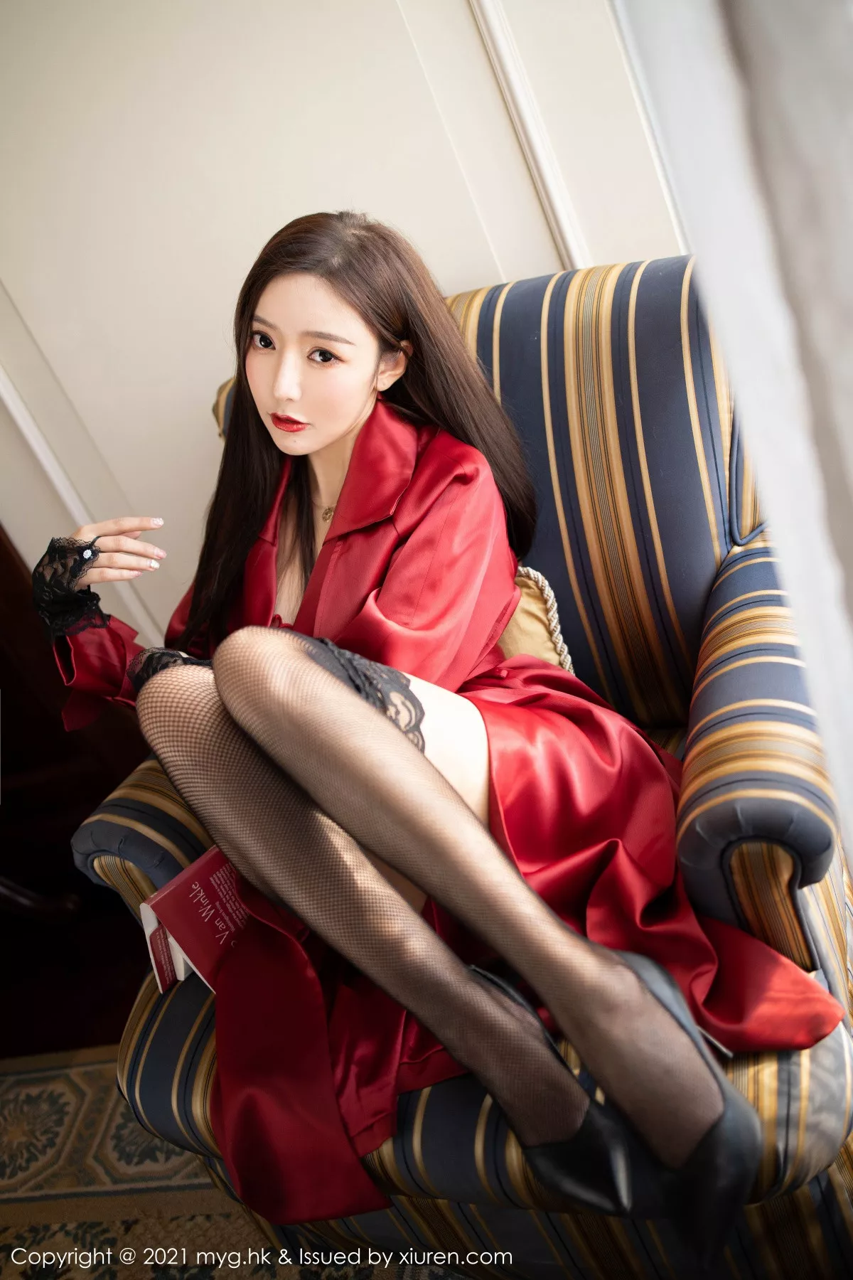 秀人集.com_[MyGirl美媛馆]Vol.496_女神王馨瑶yanni鲜红飒爽皮衣配黑丝网袜半脱露翘臀诱惑写真63P