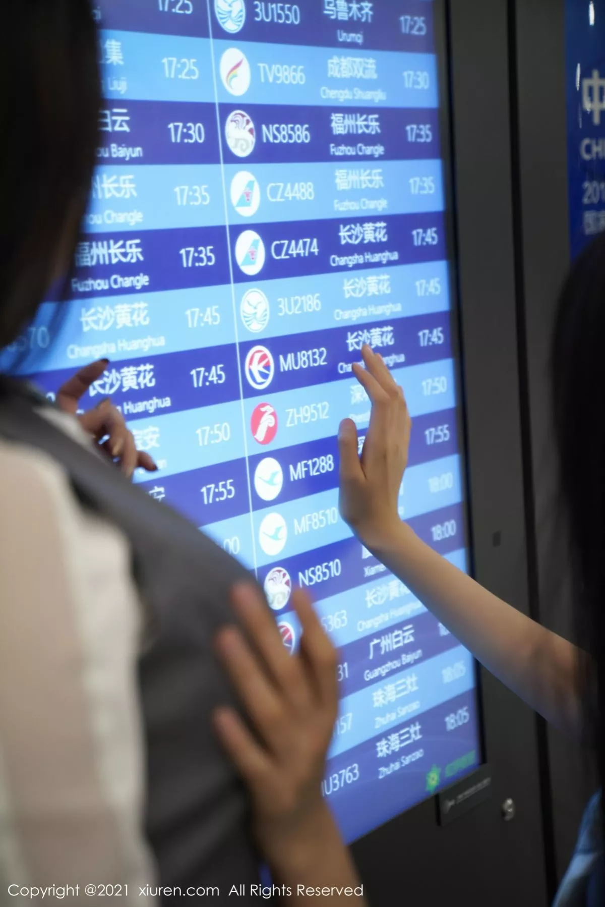 秀人集.com_[XiuRen秀人网]No.3173_模特果儿Victoria＆葛征私房空姐制服主题性感姐妹花撩人诱惑写真48P