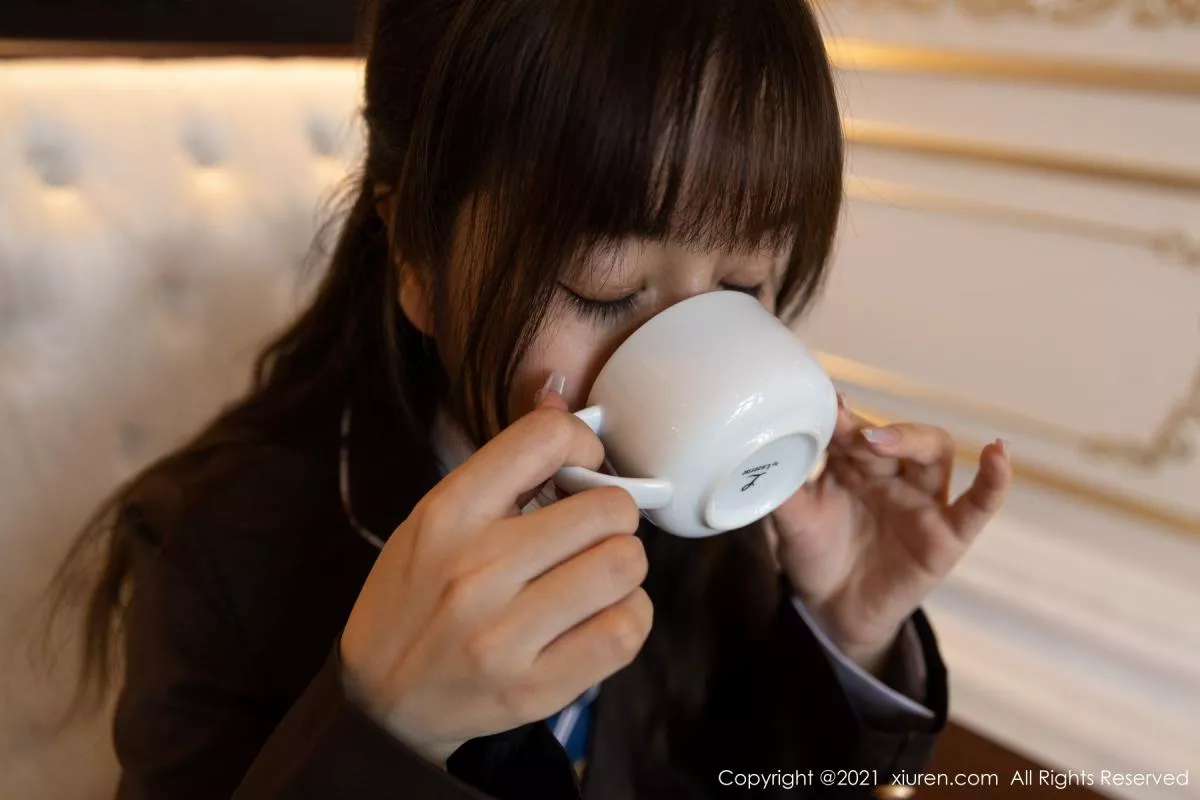 秀人集.com_[XiuRen秀人网]No.3176_女神王雨纯厦门旅拍下午茶主题酒店剧情循序渐进发展诱惑写真70P