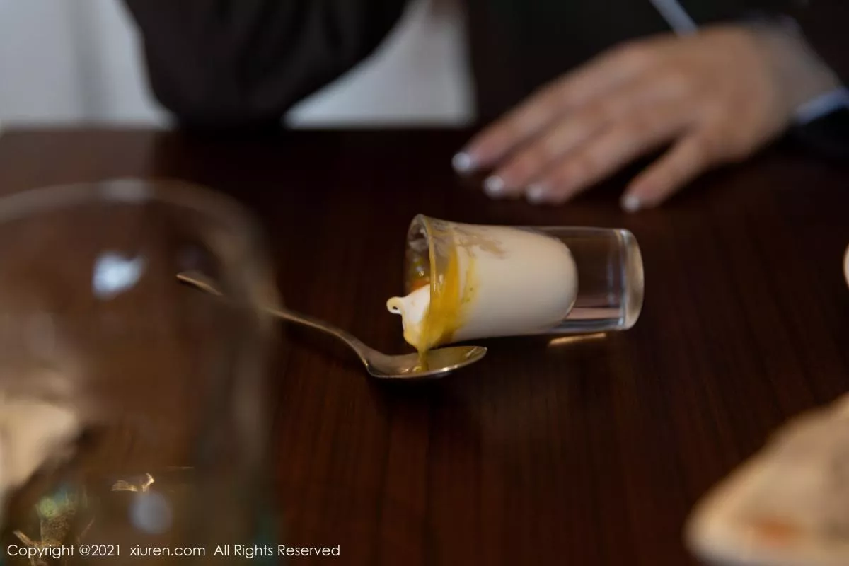 秀人集.com_[XiuRen秀人网]No.3176_女神王雨纯厦门旅拍下午茶主题酒店剧情循序渐进发展诱惑写真70P