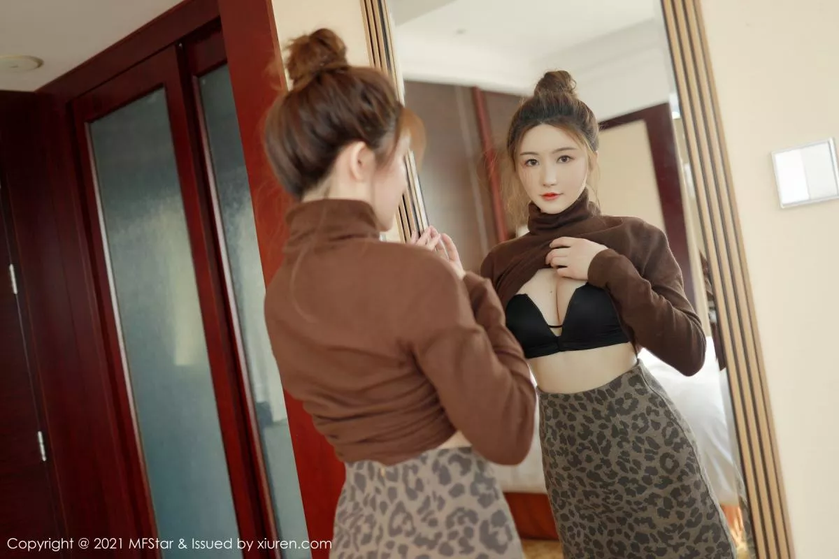 秀人集.com_[MFStar模范学院]Vol.465_嫩模婠婠么都市OL风格半脱露无内肉丝裤袜秀翘臀诱惑写真48P