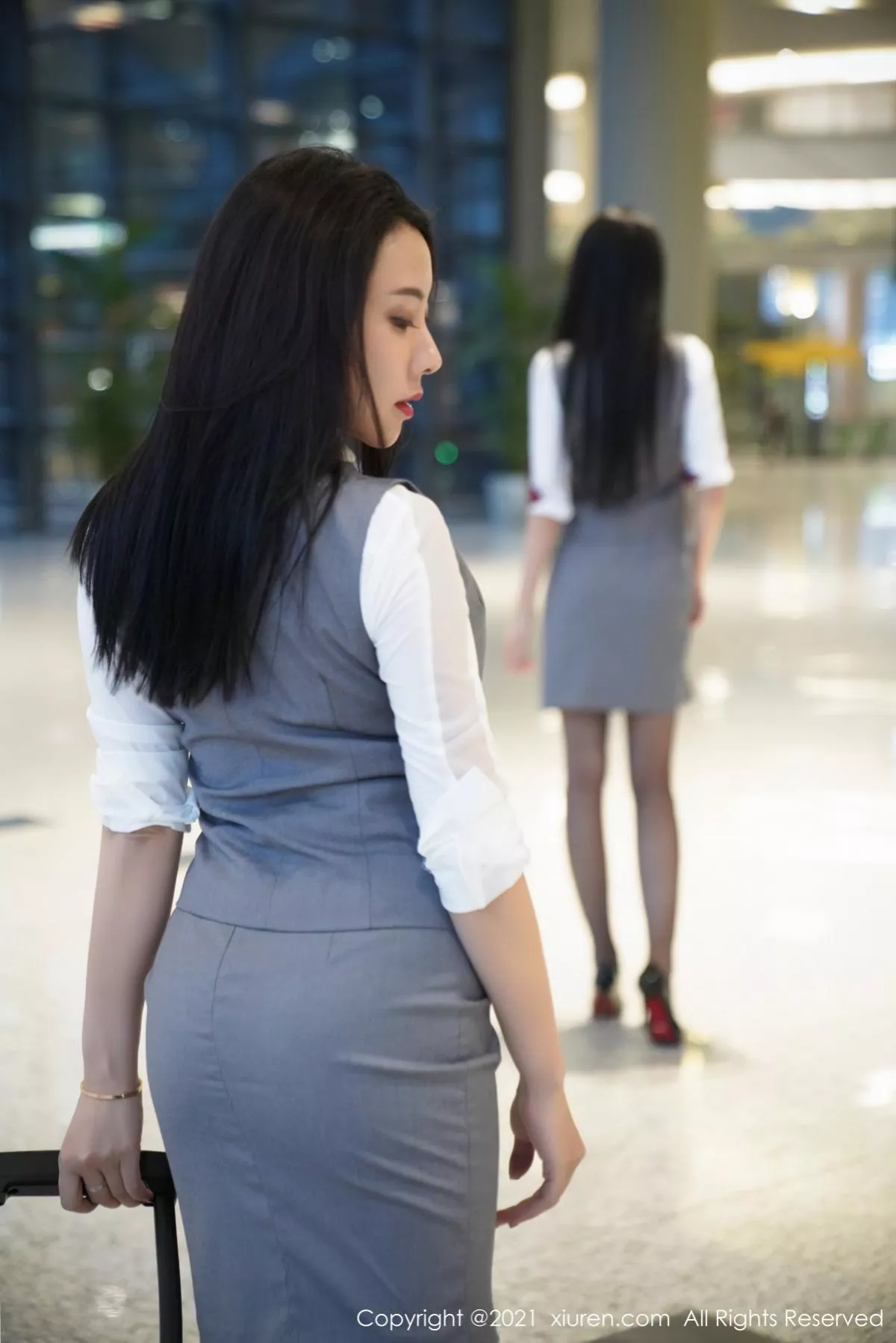 秀人集.com_[XiuRen秀人网]No.3173_模特果儿Victoria＆葛征私房空姐制服主题性感姐妹花撩人诱惑写真48P