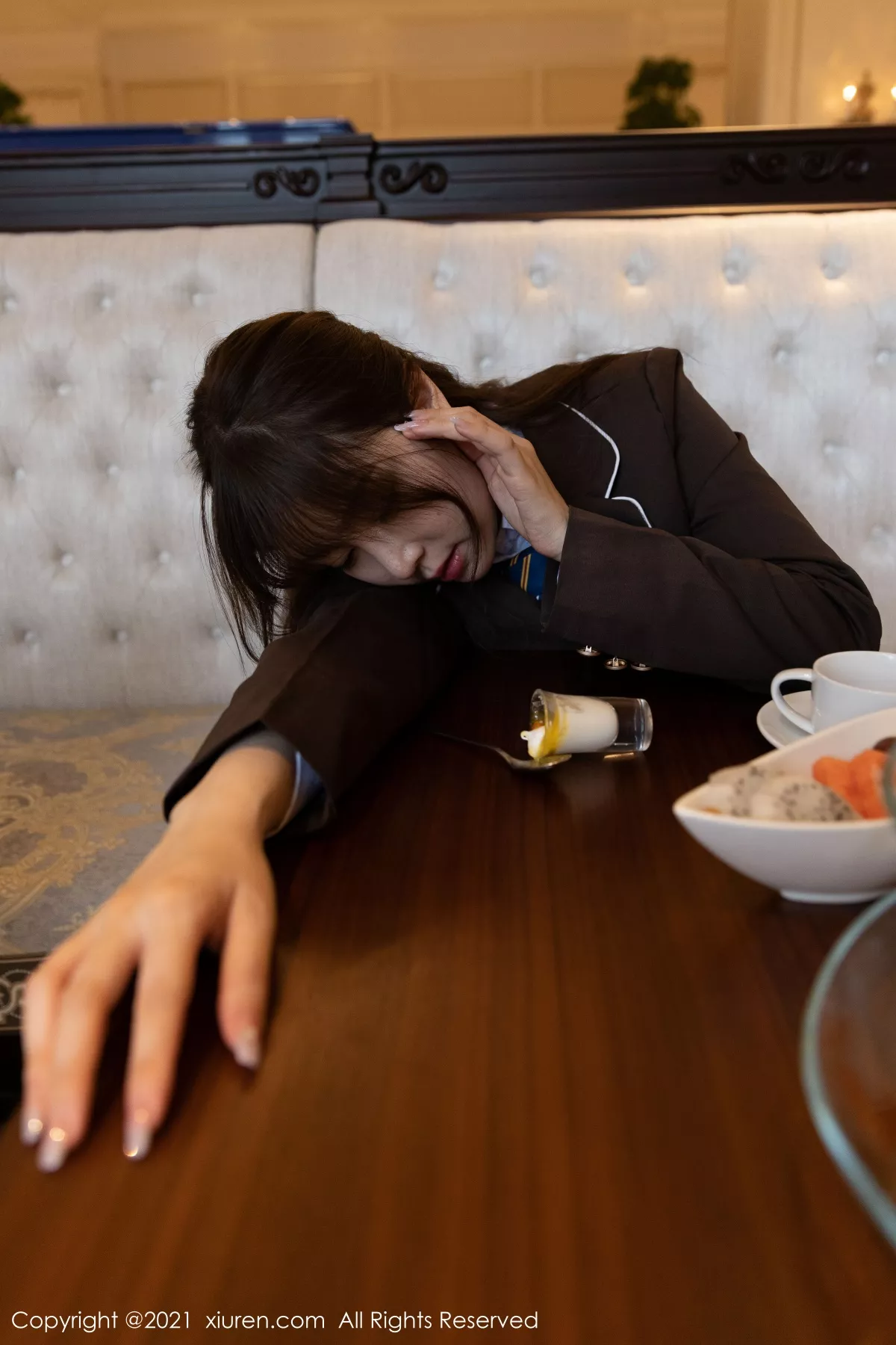 秀人集.com_[XiuRen秀人网]No.3176_女神王雨纯厦门旅拍下午茶主题酒店剧情循序渐进发展诱惑写真70P