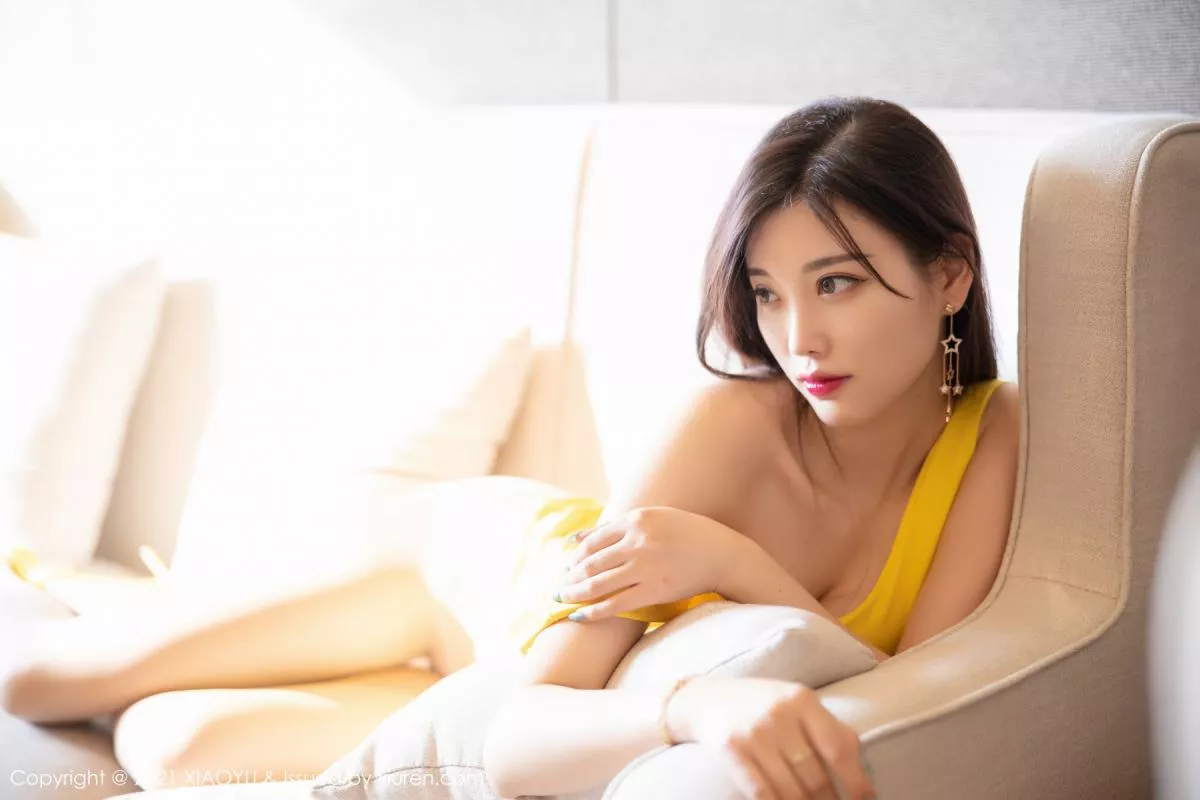 秀人集.com_[XiaoYu画语界]Vol.487_女神杨晨晨sugar私房黄色连衣裙半撩露肉丝裤袜秀翘臀诱惑写真95P