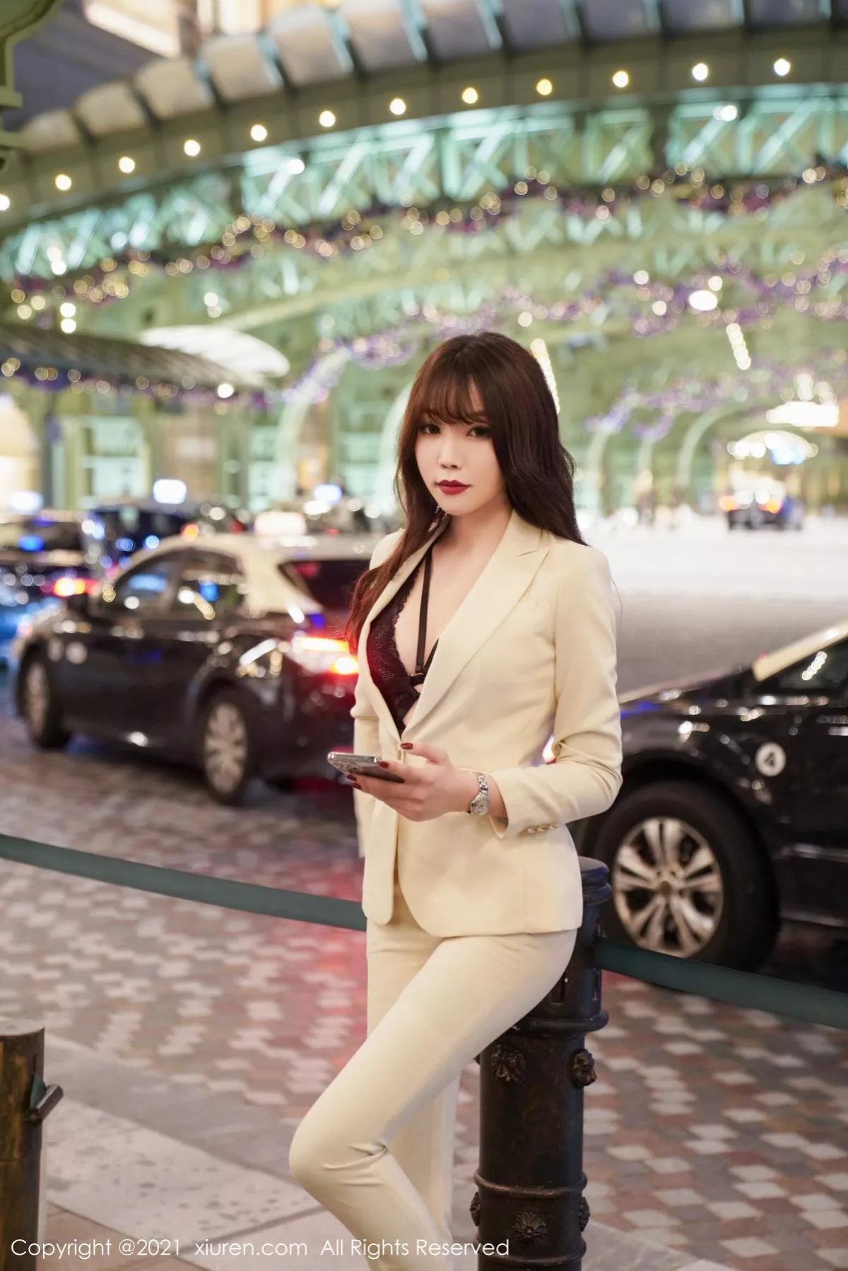 秀人集.com_[XiuRen秀人网]No.3195_女神芝芝Booty澳门旅拍私房脱制服露缕空蕾丝内衣诱惑写真78P