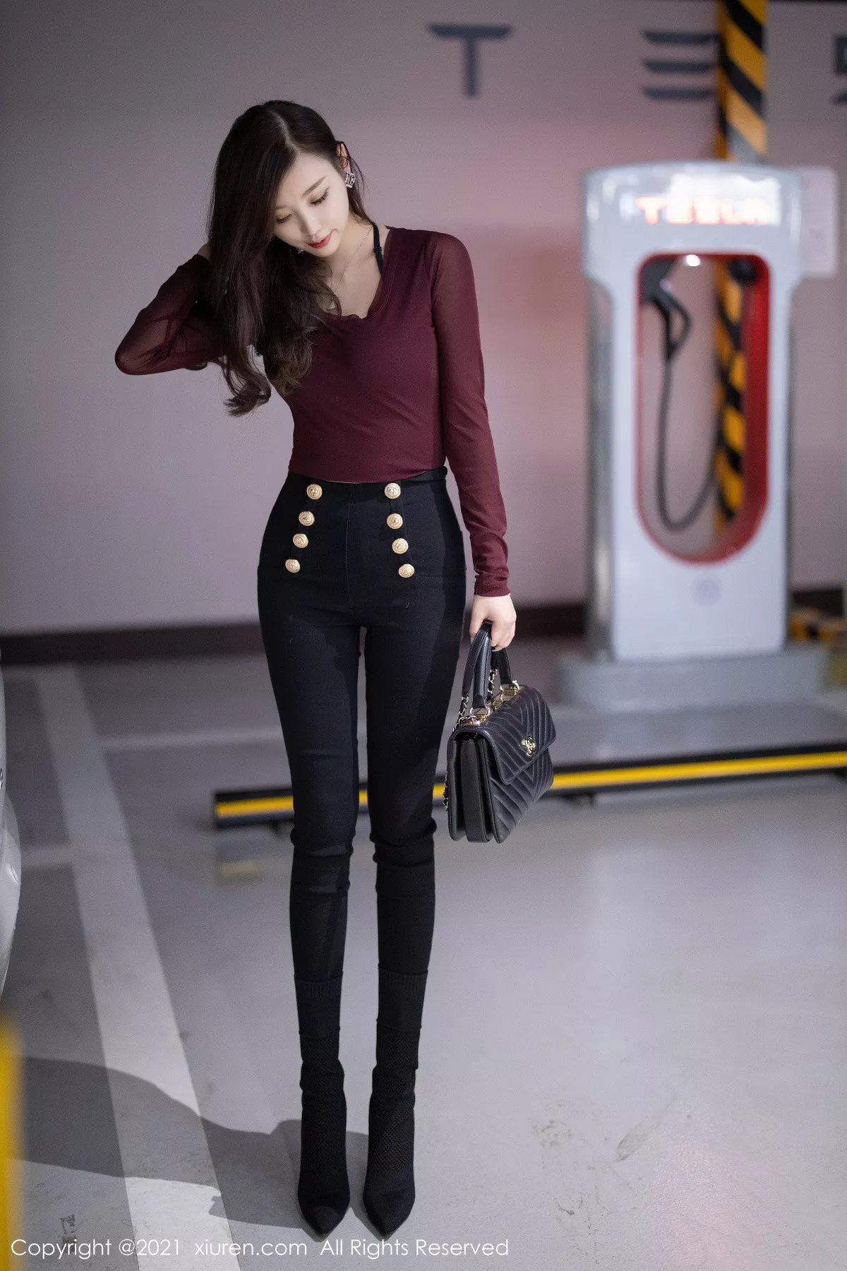 秀人集.com_[XiuRen秀人网]No.3208_女神杨晨晨sugar都市OL风半脱露性感黑色内衣秀完美曲线诱惑写真50P