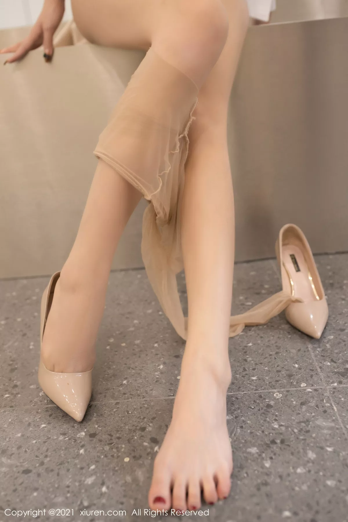 秀人集.com_[XiuRen秀人网]No.3209_嫩模陈小喵空姐候机厅主题性感白衬衣配开档肉丝裤袜诱惑写真78P