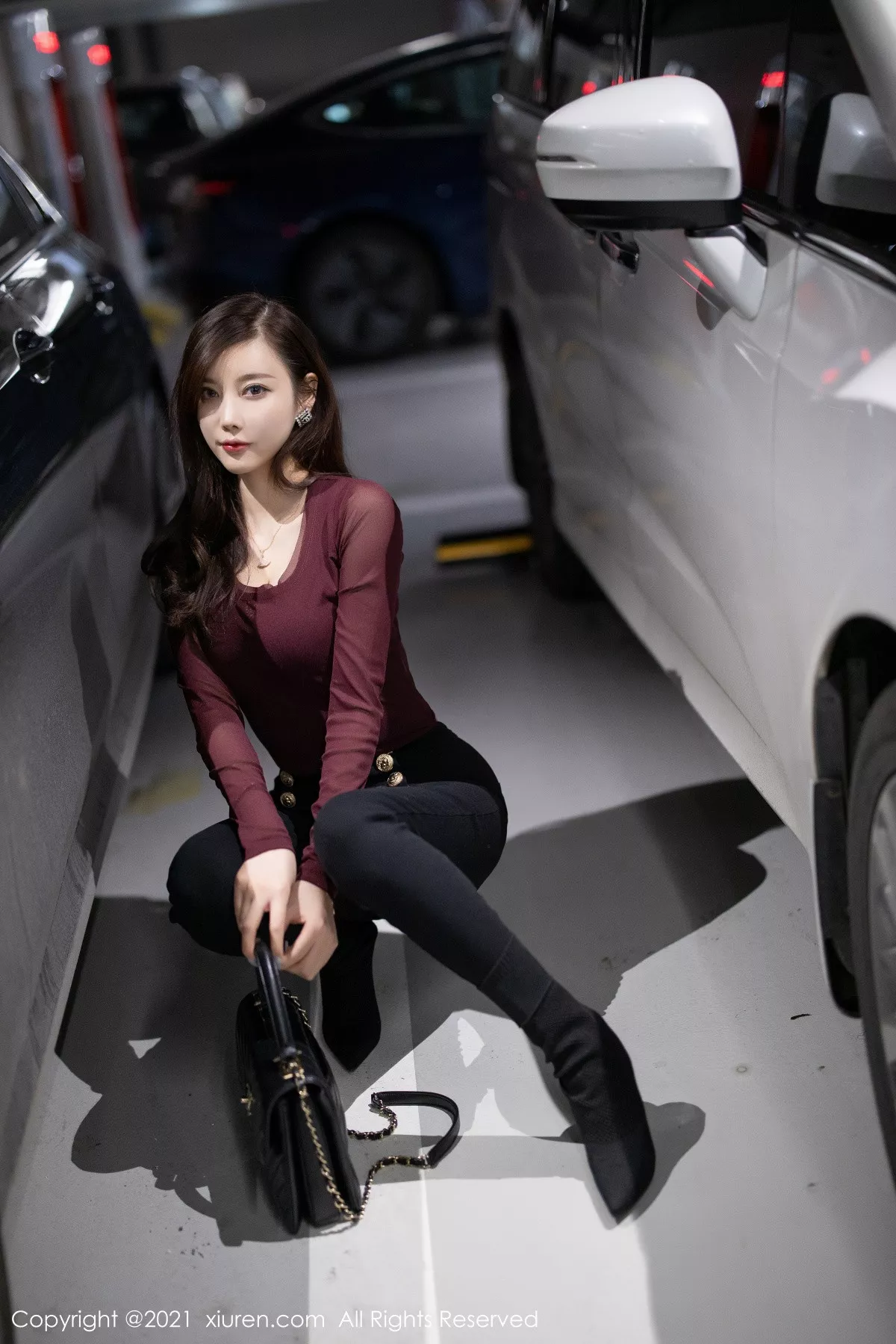 秀人集.com_[XiuRen秀人网]No.3208_女神杨晨晨sugar都市OL风半脱露性感黑色内衣秀完美曲线诱惑写真50P