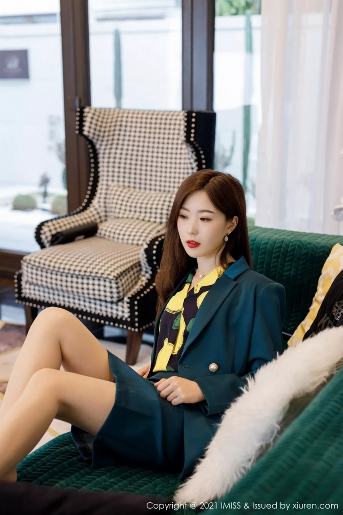 秀人集.com_[IMISS爱蜜社]Vol.551_嫩模杨紫嫣Cynthia职场0L典雅服饰露蕾丝吊袜秀翘臀美腿诱惑写真60P