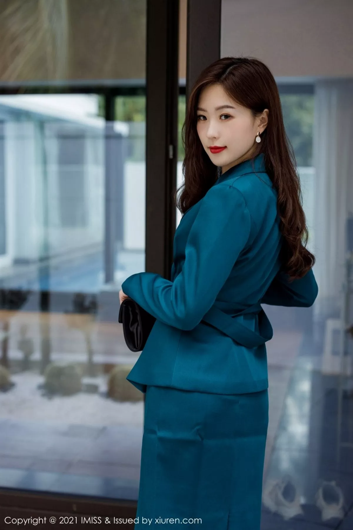 秀人集.com_[IMISS爱蜜社]Vol.551_嫩模杨紫嫣Cynthia职场0L典雅服饰露蕾丝吊袜秀翘臀美腿诱惑写真60P