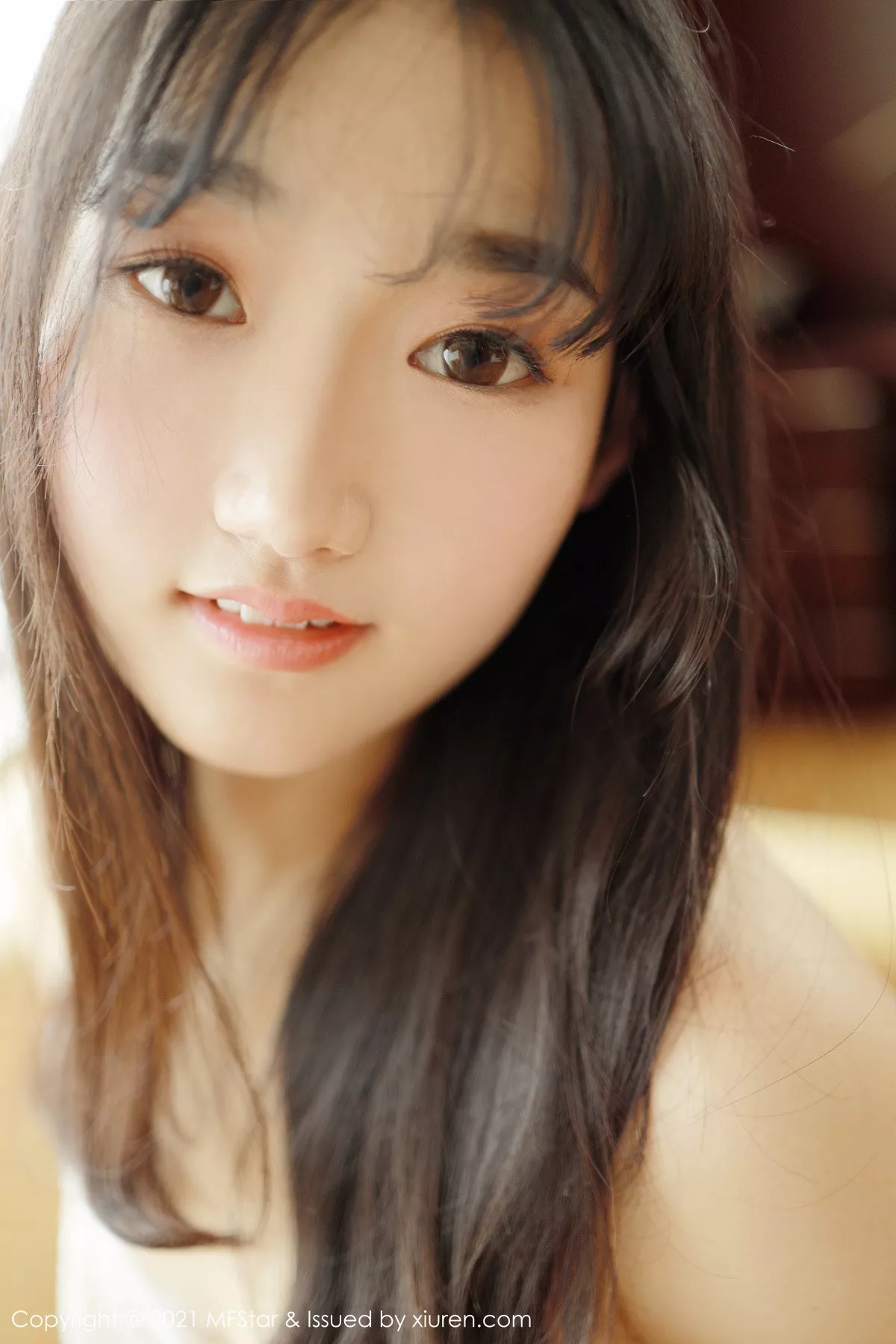 秀人集.com_[MFStar模范学院]Vol.470_嫩模母崽崽私房沙发上白色轻薄通透服饰秀白嫩翘臀诱惑写真38P