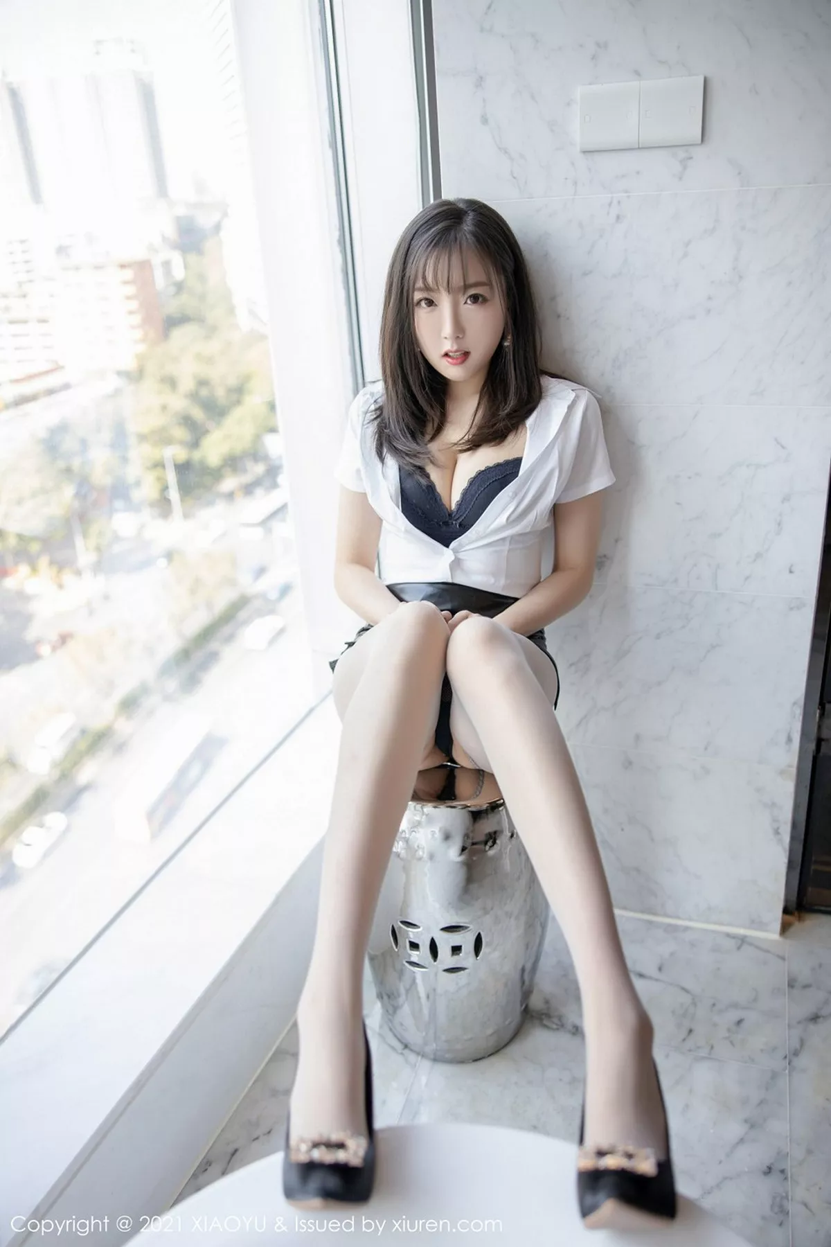 秀人集.com_[XiaoYu画语界]Vol.470_新人模特蜜桃酱o白衬衫配黑皮裙主题脱肉丝露翘臀诱惑写真94P