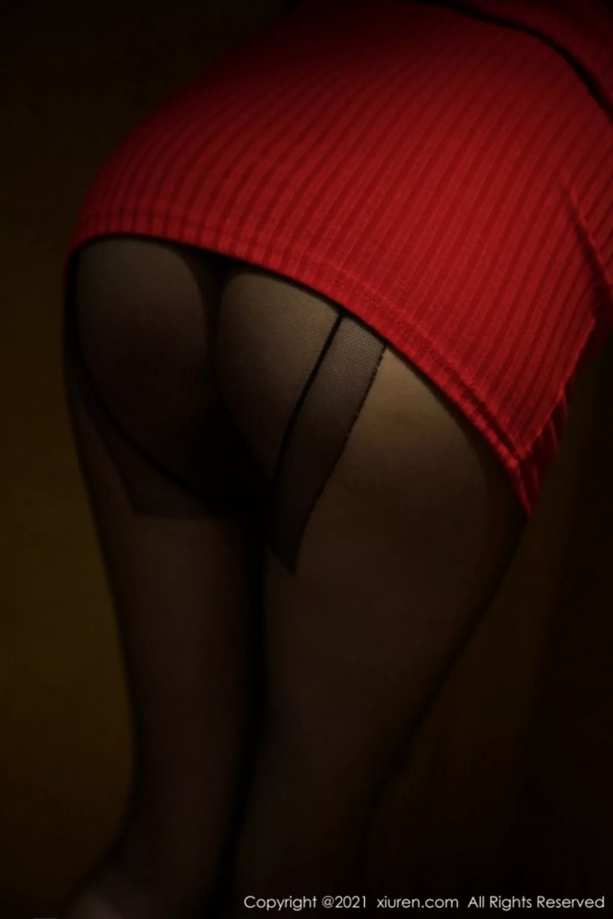 秀人集.com_[XiuRen秀人网]No.3113_嫩模葛征江浙沪旅拍鲜艳红色吊裙配黑丝裤袜秀苗条身材诱惑写真52P