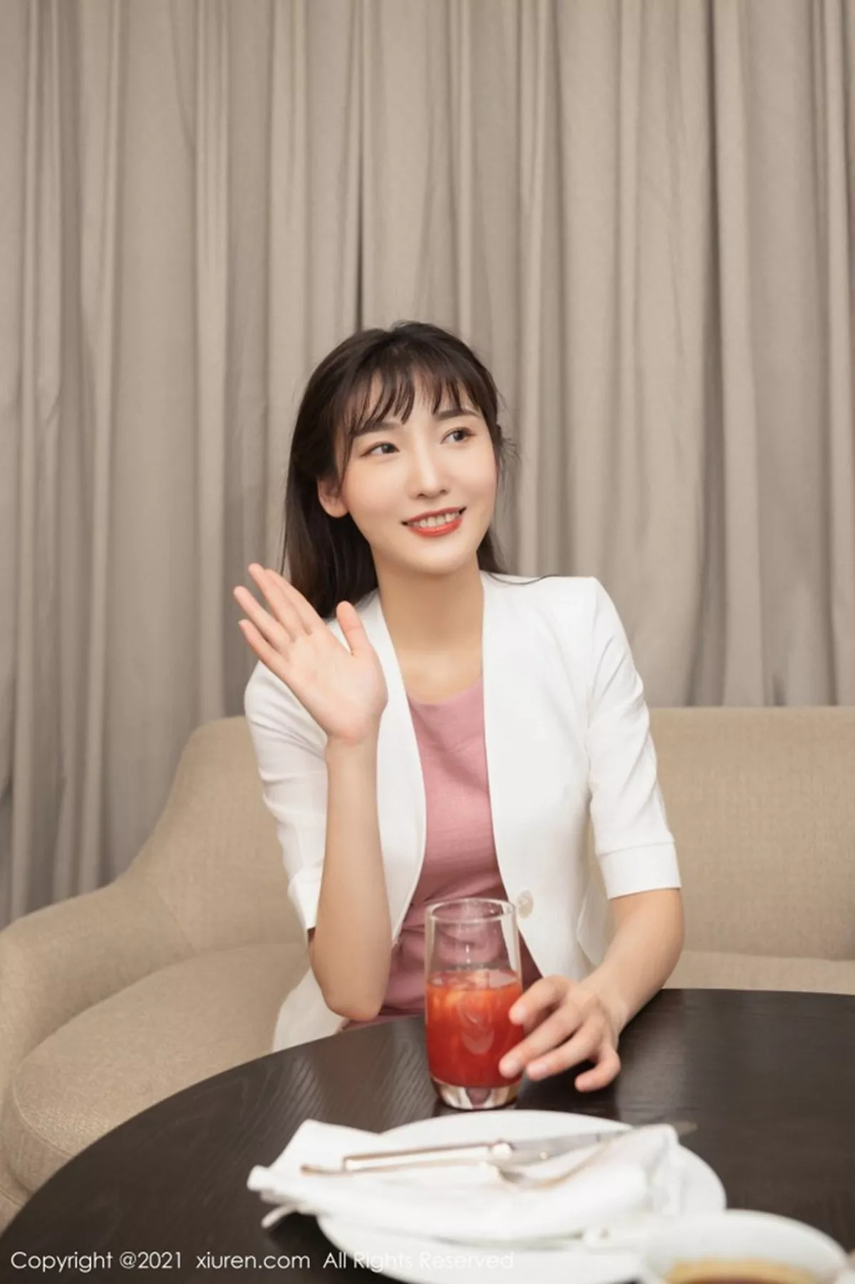 秀人集.com_[XiuRen秀人网]No.3115_嫩模唐安琪与闺蜜下午茶主题超薄肉丝裤袜秀美腿典雅迷人写真68P