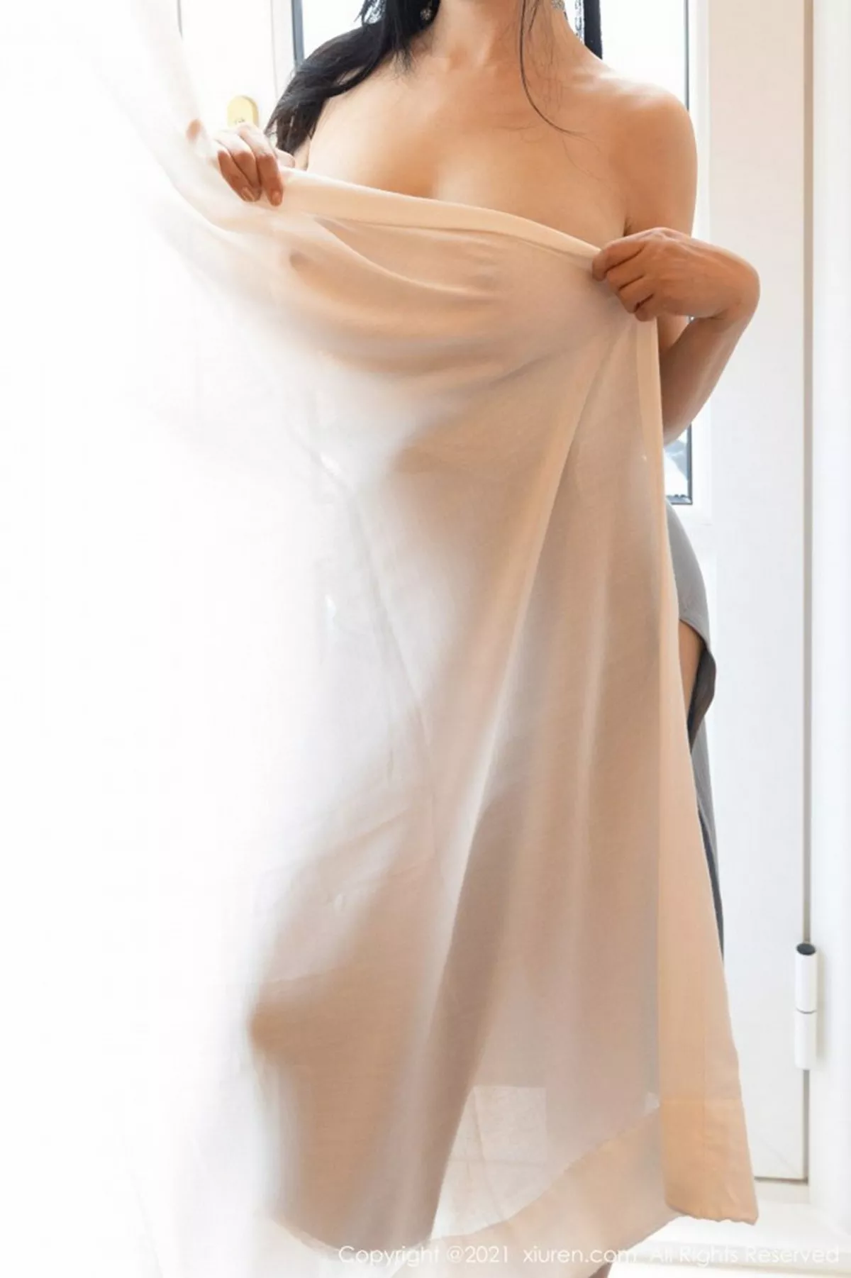 秀人集.com_[XiuRen秀人网]No.3122_嫩模允爾厦门旅拍蓝色轻透长裙露豪乳朦胧丝袜秀美腿诱惑写真49P